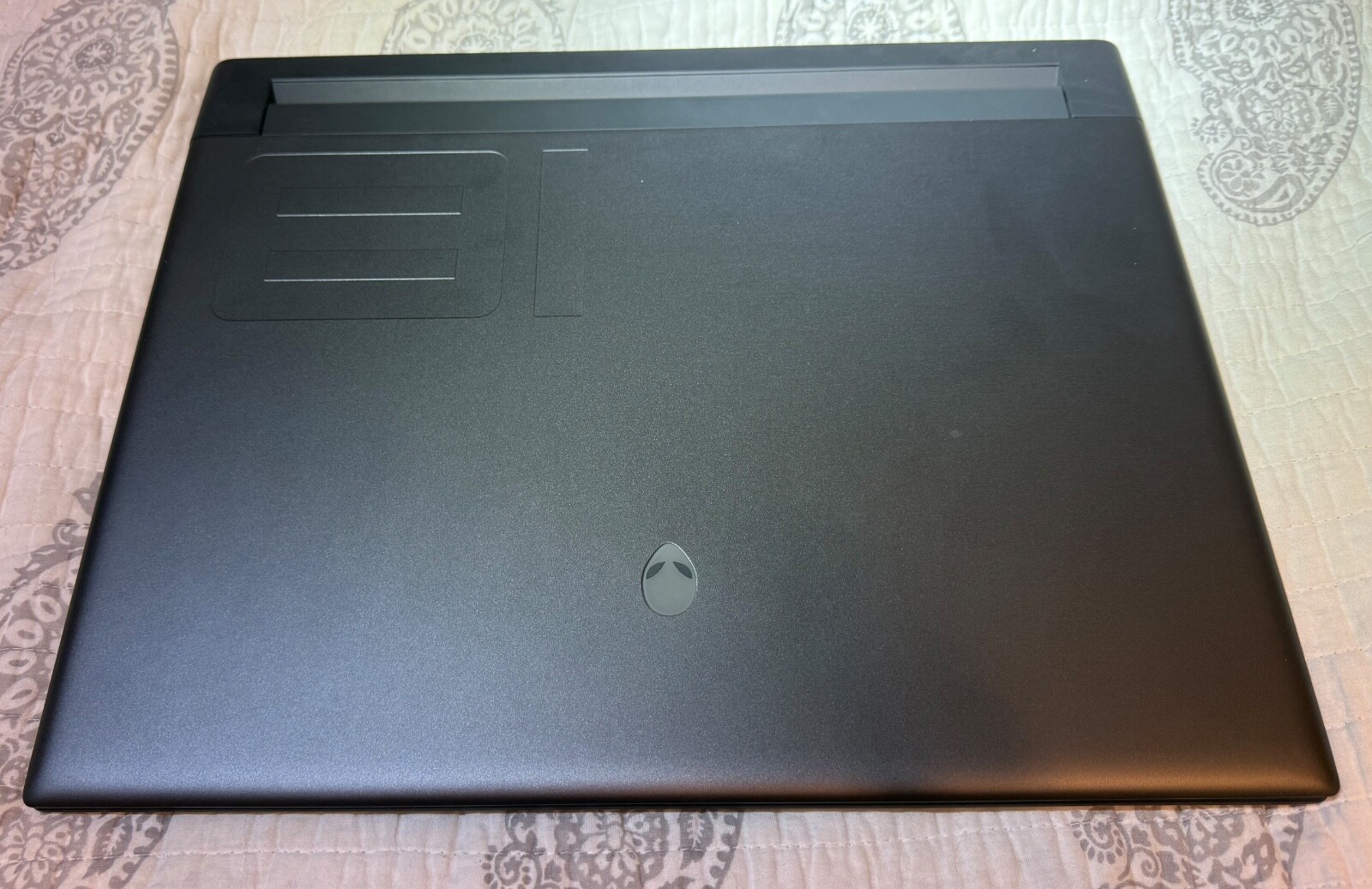 Alienware M18 R1 RTX 4090 i9-13980HX 32GB RAM 2TB HDD Mechanical Keyboard