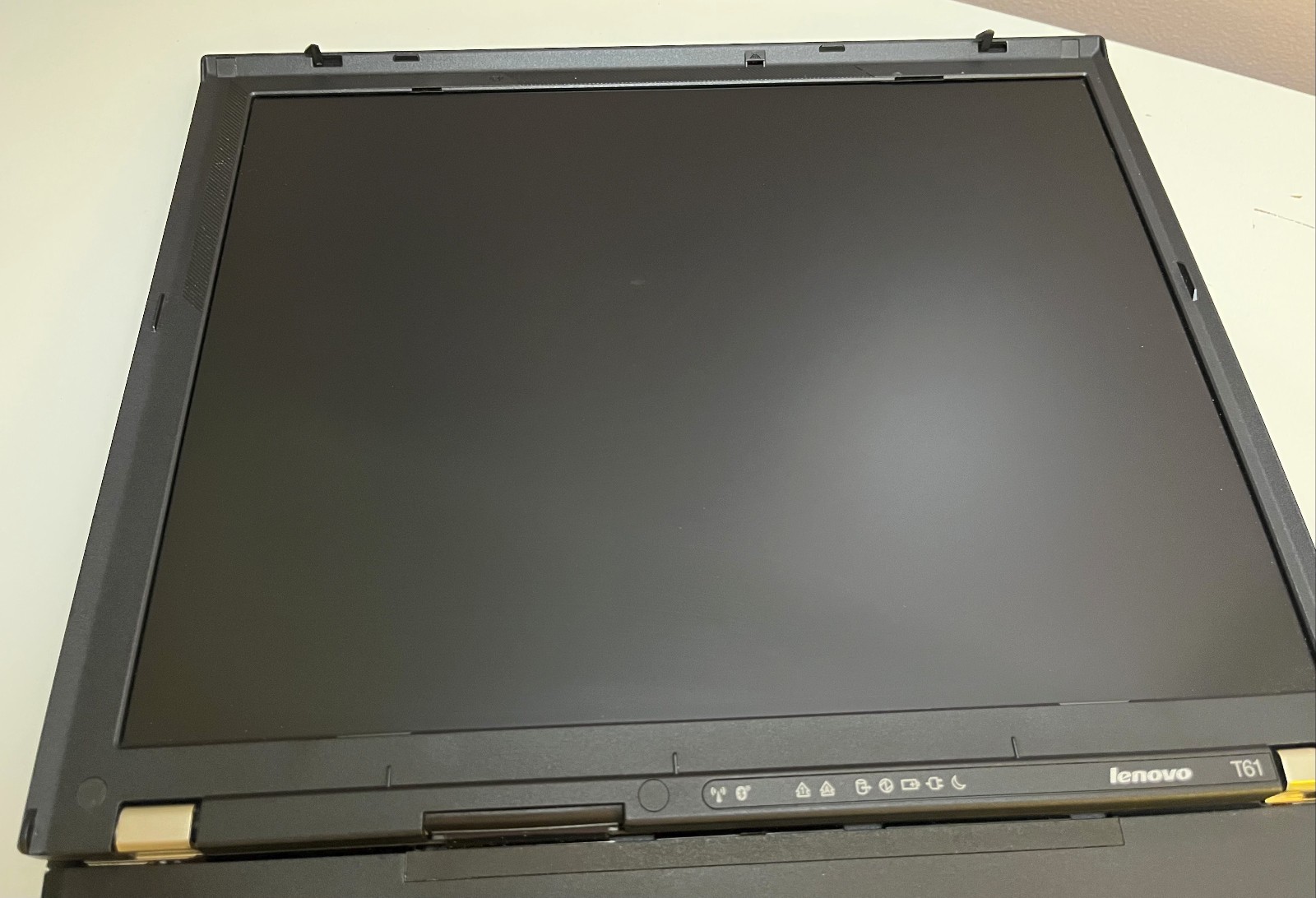 Vintage IBM Lenovo ThinkPad T61 14.1″ 4:3 SXGA+ Intel Core 2 Duo Retro Laptop