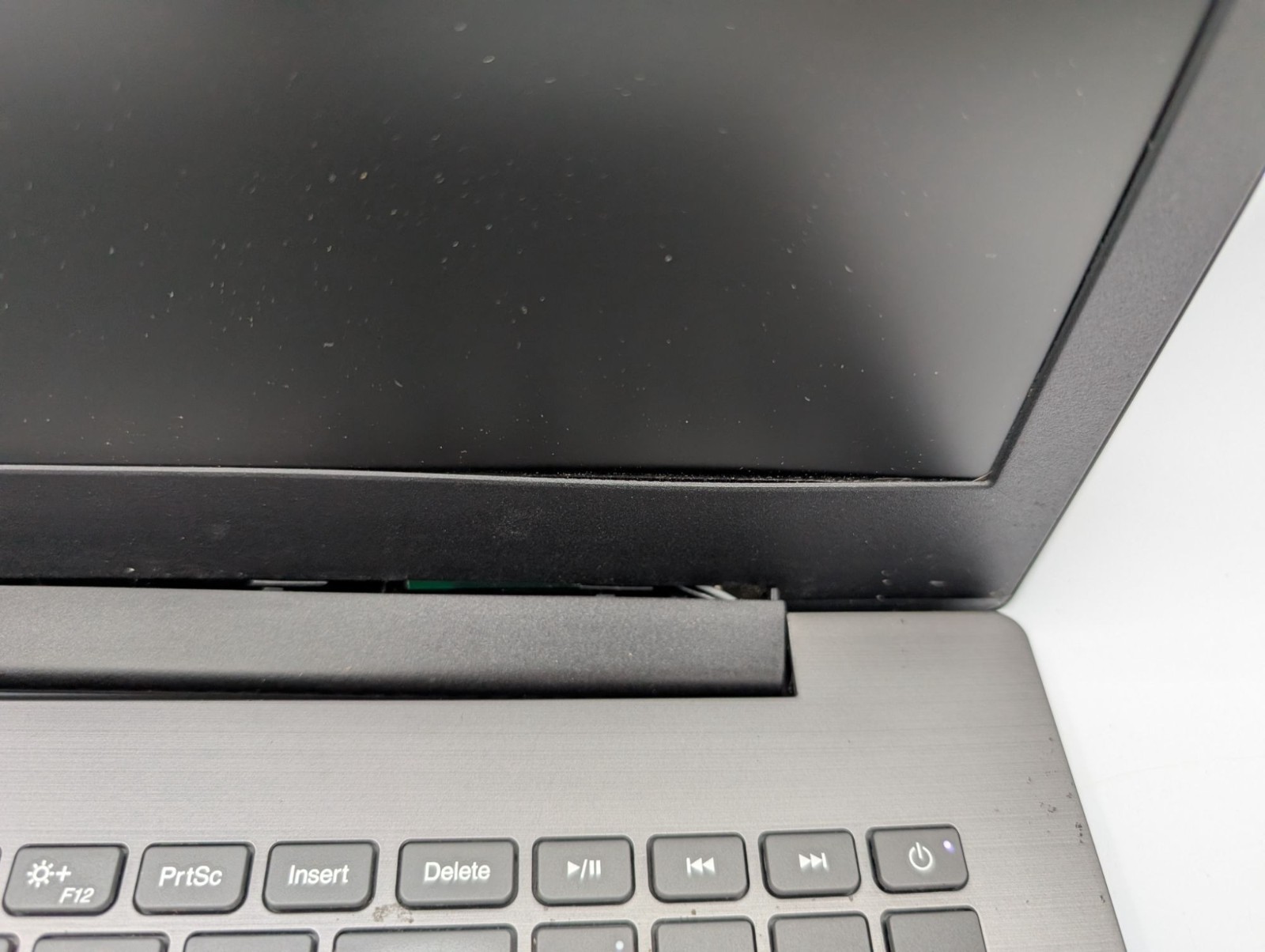Lenovo IdeaPad 330-15ARR 15.6″ AMD Ryzen 3 2200U 8GB RAM 120GB SSD Win 11 Home