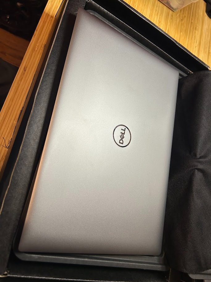 NEW Dell Precision Laptop 5690 – 2Tb HD – 32 Gb RAM – 16 GB NVIDIA RTX 5000 Ada