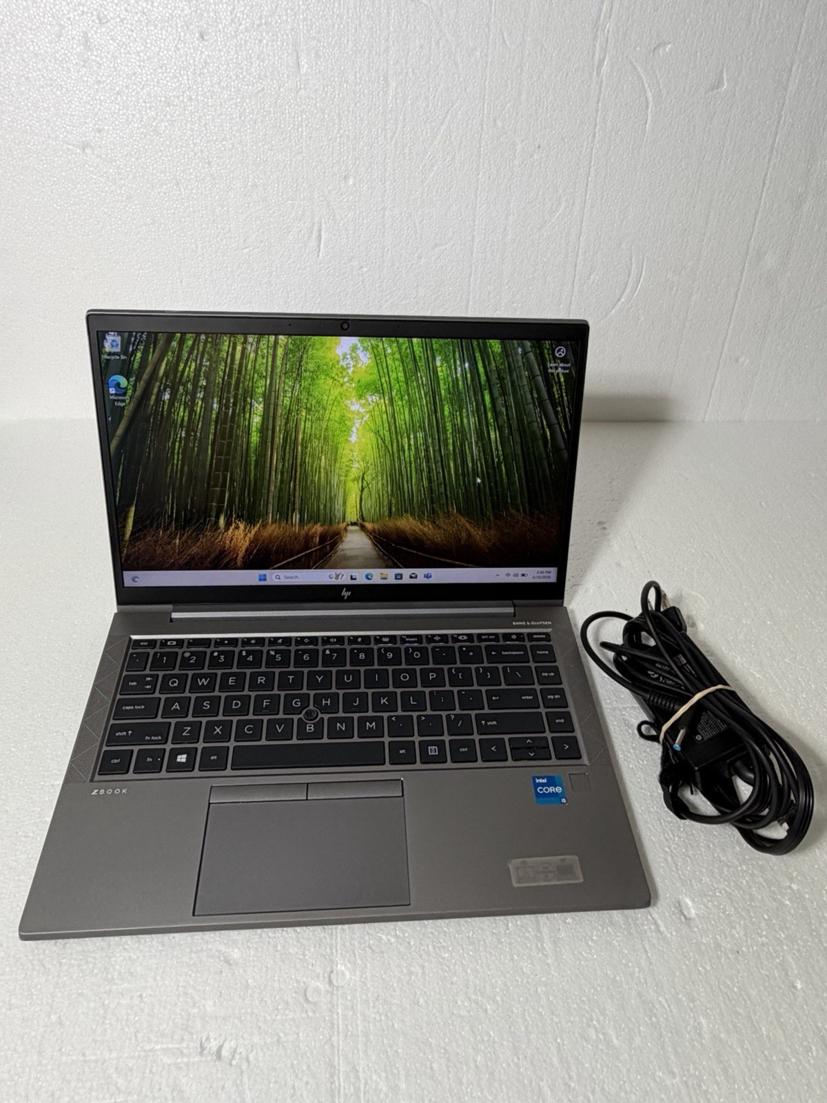 HP ZBook Firefly 14 G8 14″ Core i5-1135G7 256GB 16GB Win 11 Pro W/ AC adapter