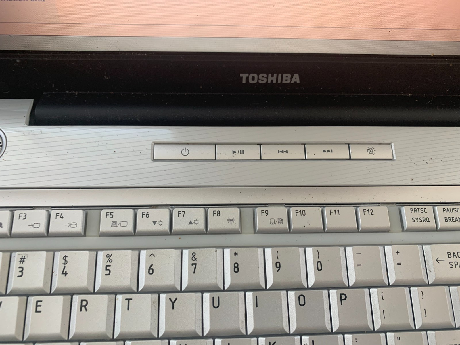 Toshiba Satellite L505D-S5965 AMD Athlon x2 Dual-Core QL-65 2.1GHz 3GB 250GB HDD