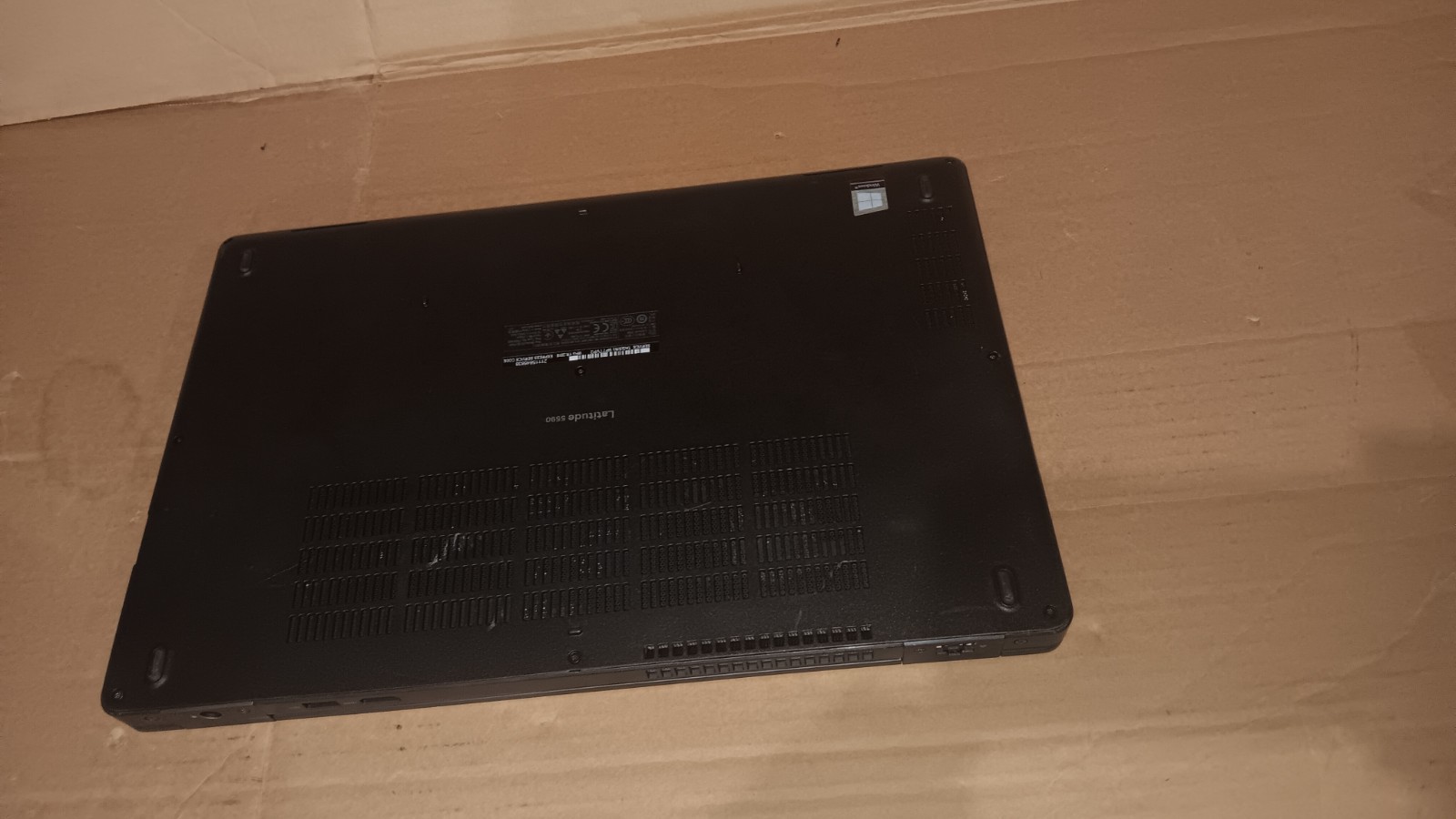 Dell Latitude 5590 Laptop intel core i7-8th gen 15.6″ LCD screen for Parts Repai