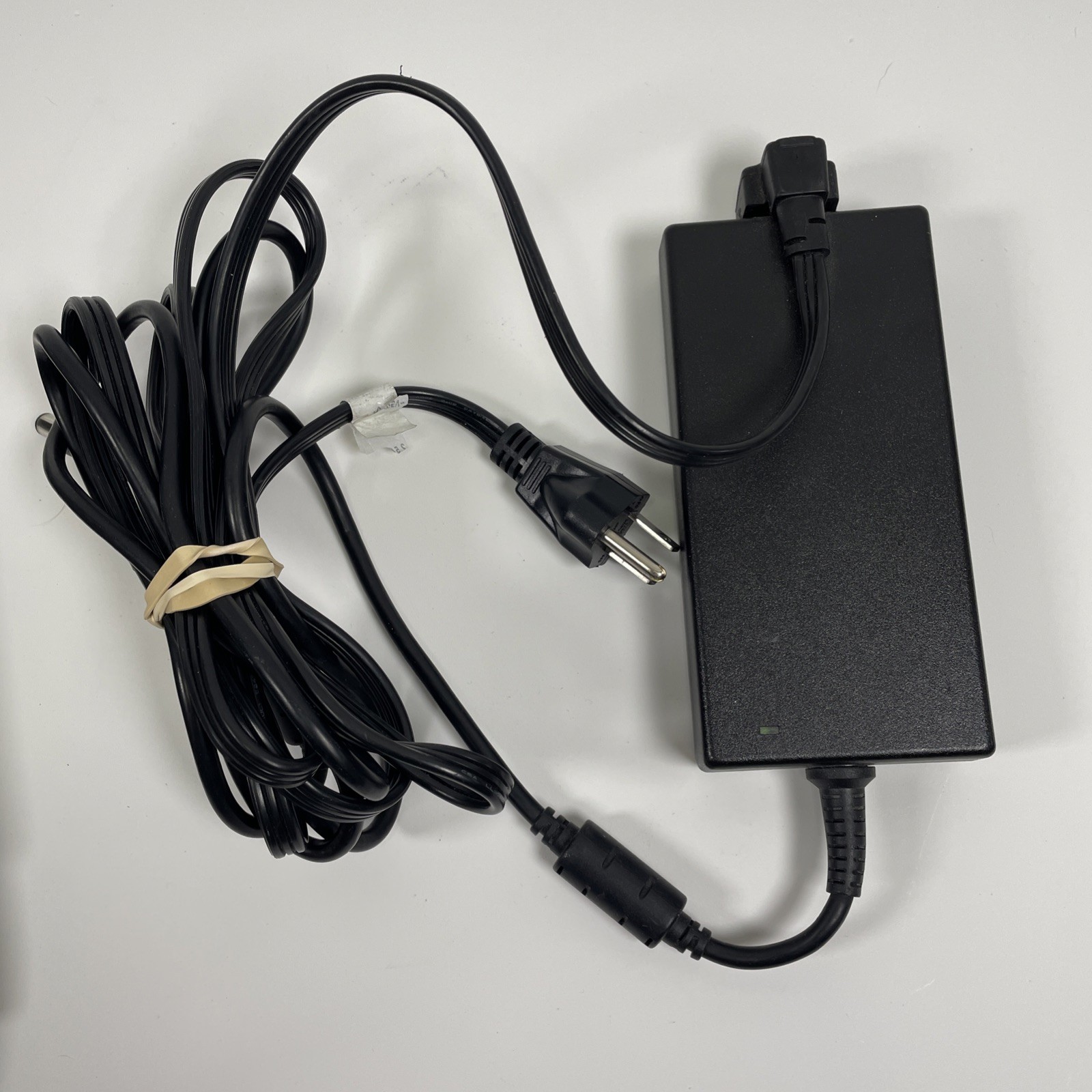 DELL LATITUDE D410 – No Hard Drive – INTEL CENTRINO – 2 GB RAM *READ DESCRIPTION