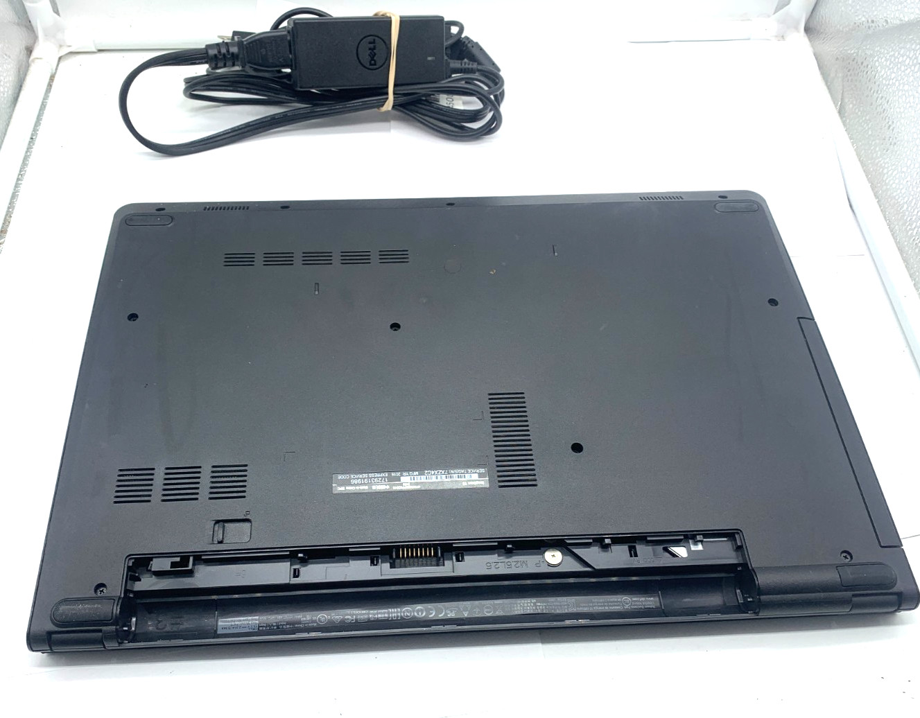 Dell Inspiron 3558 15.6″ Intel i5-5200U 2.20Ghz 6GB RAM 1000GB SSD w/ AC Adapter