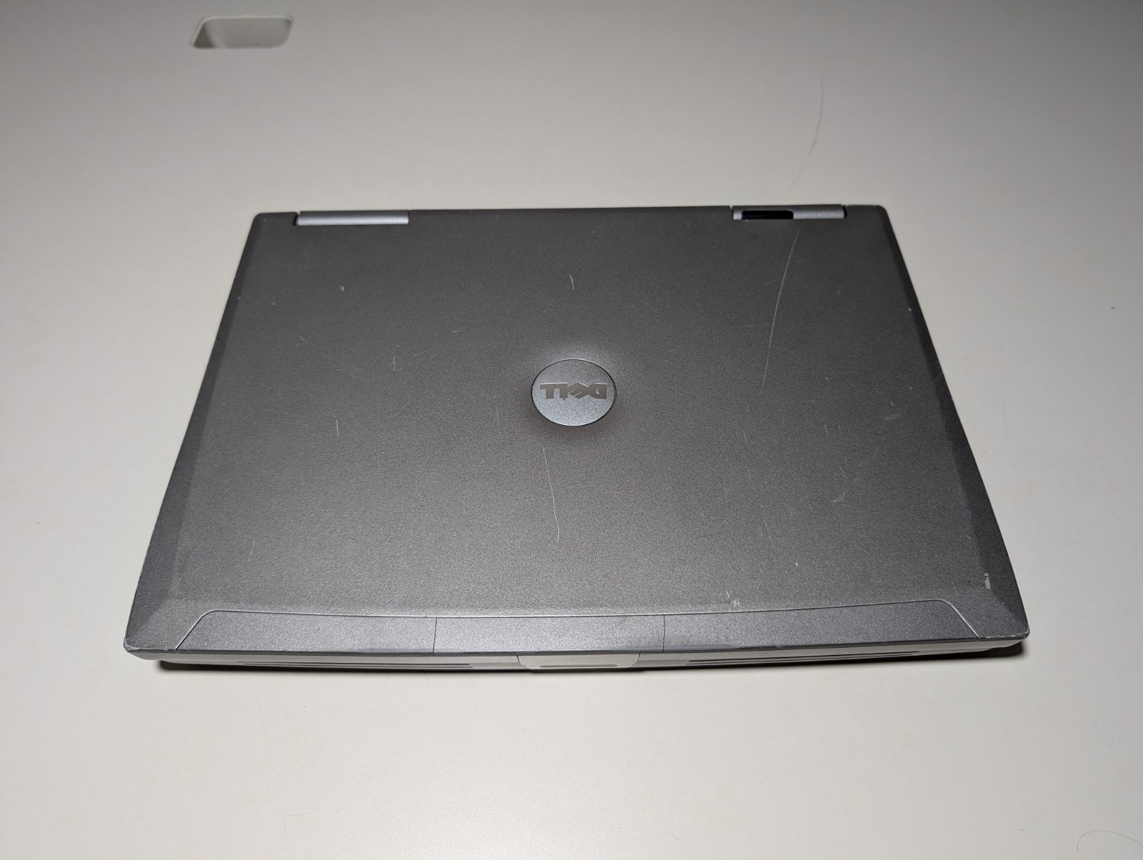 15″ Dell Latitude D810 | Pentium M 30GB HDD | ATI DVD Win XP 32-Bit Serial Port