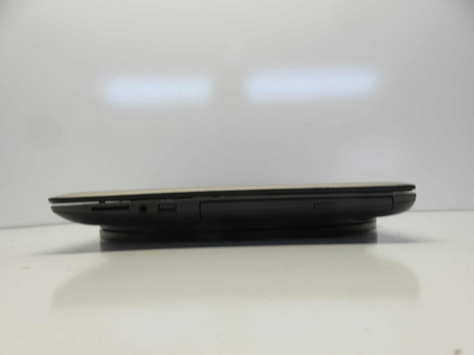 Asus F556U Intel i5-6200U 2.3GHz 8 GB NO HDD No Batt