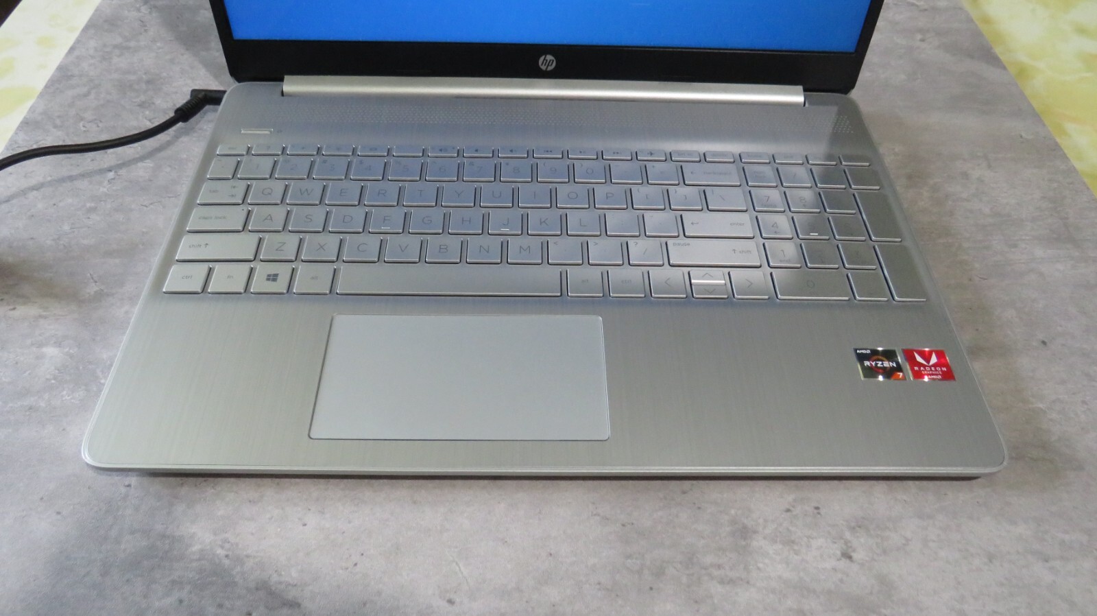 HP 15-ef0022nr 15.6″ (256GB SSD, AMD Ryzen 7 3700U, 2.3 GHz) Needs Battery