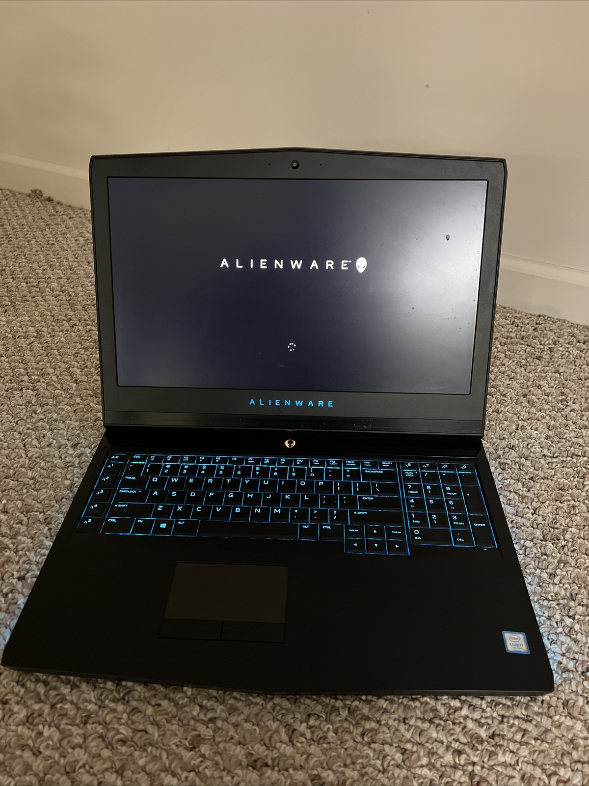 ALIENWARE 17 R4 17.3″ FHD I7-7700HQ 1TB HD / 120GB SSD 16GB Nvidia GTX 1060
