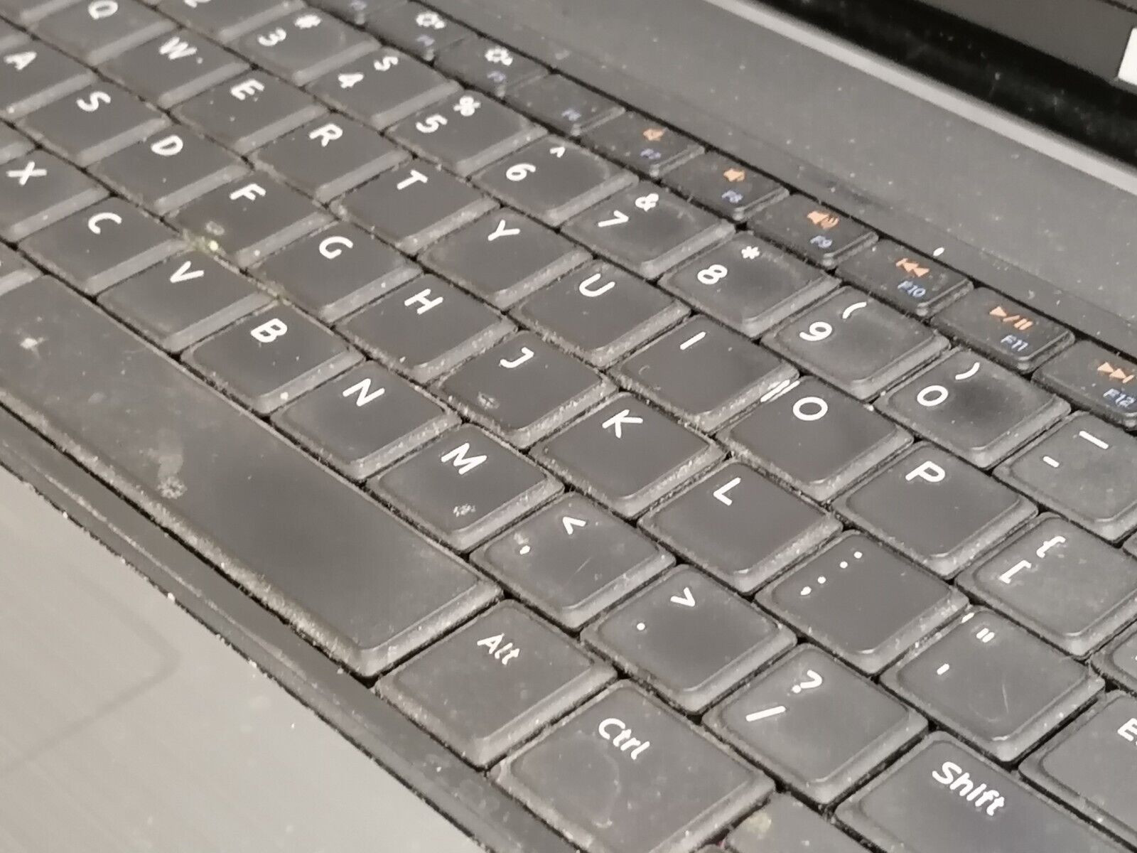FOR PARTS 15.6″ Dell Inspiron 1564 (i3-330M/4 GB RAM/NO HDD)