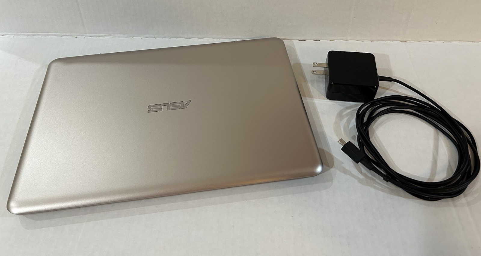 ASUS X205T 11.6″ Intel Z3735F, 2GB RAM, 32GB Storage, Win8, Gold (DEAD BATTERY)