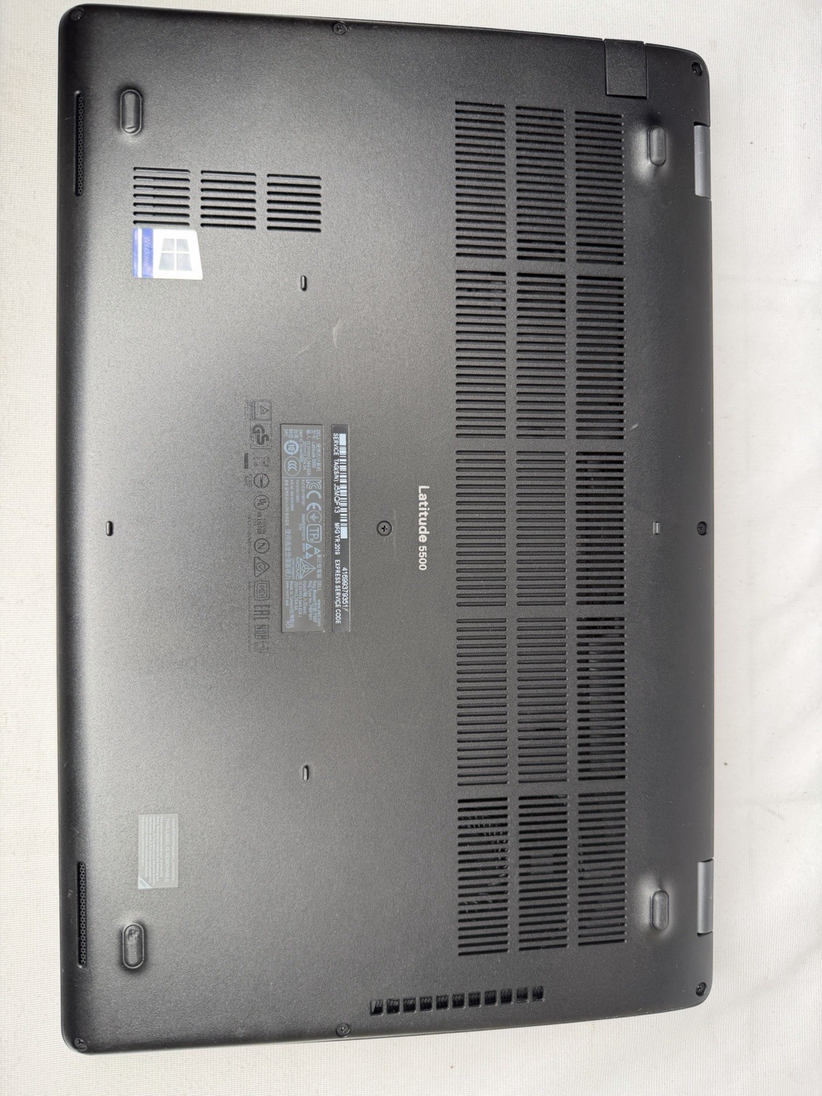 Dell Latitude 5500 15.6″ (i5-8265U, 1.6 GHz, 16GB RAM 256GB NVMe SSD) Win11Pro