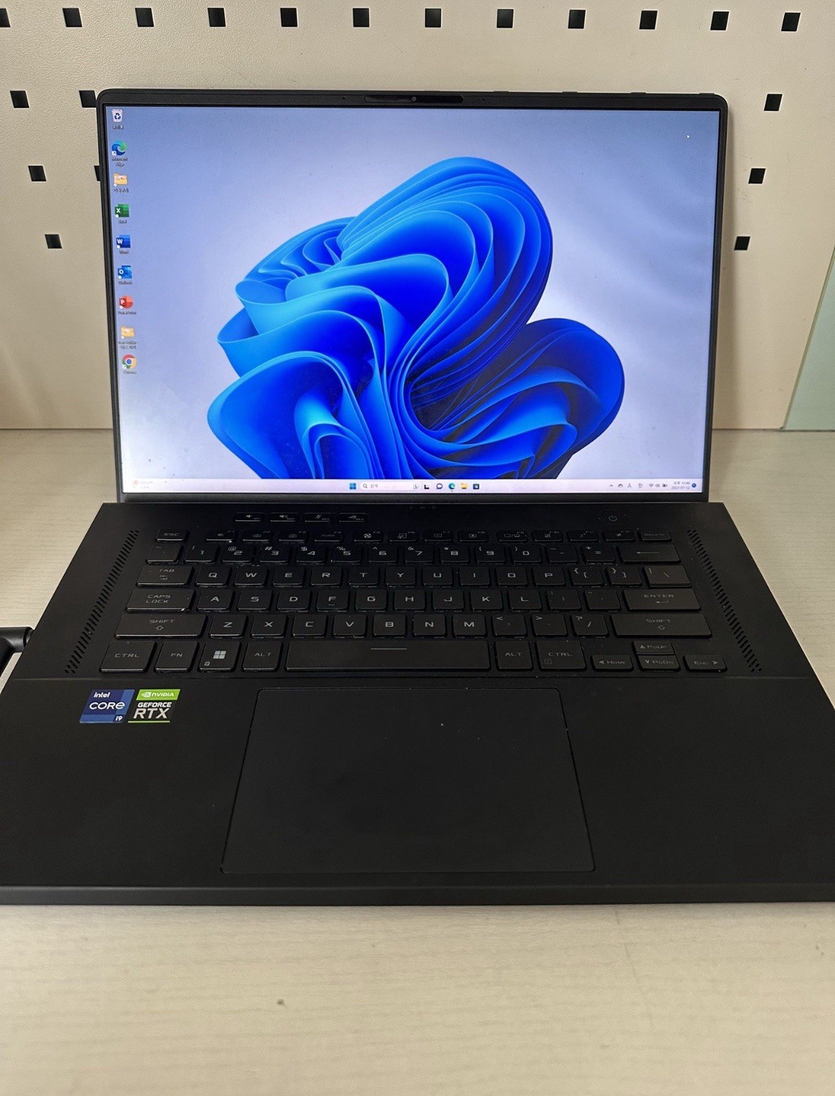 ROG Zephyrus M16 GU603 i9 12th gen 16GB 1TB SSD RTX 3070 Ti Windows 11 Black
