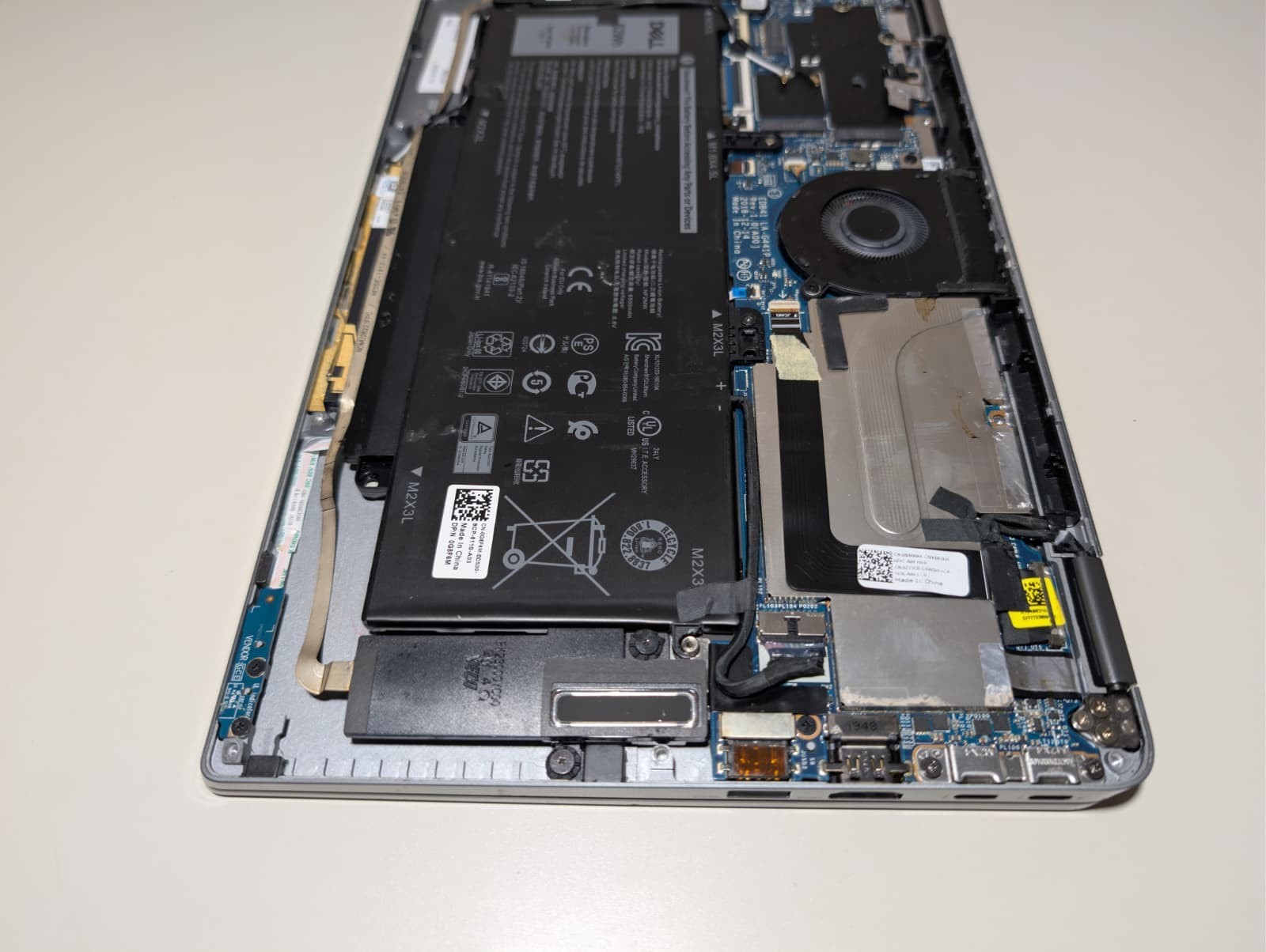 READ! Dell Latitude 7400 2-in-1 | i7 8th Gen 16GB RAM (Embedded) NO SSD | AS-IS