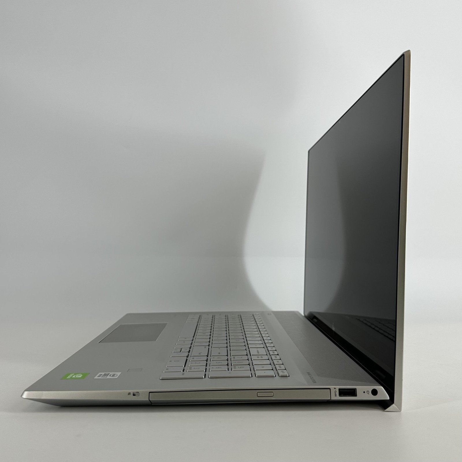HP Envy 17 Silver FHD i7-10510U 1.80GHz 32GB 1TB SSD MX250 Good