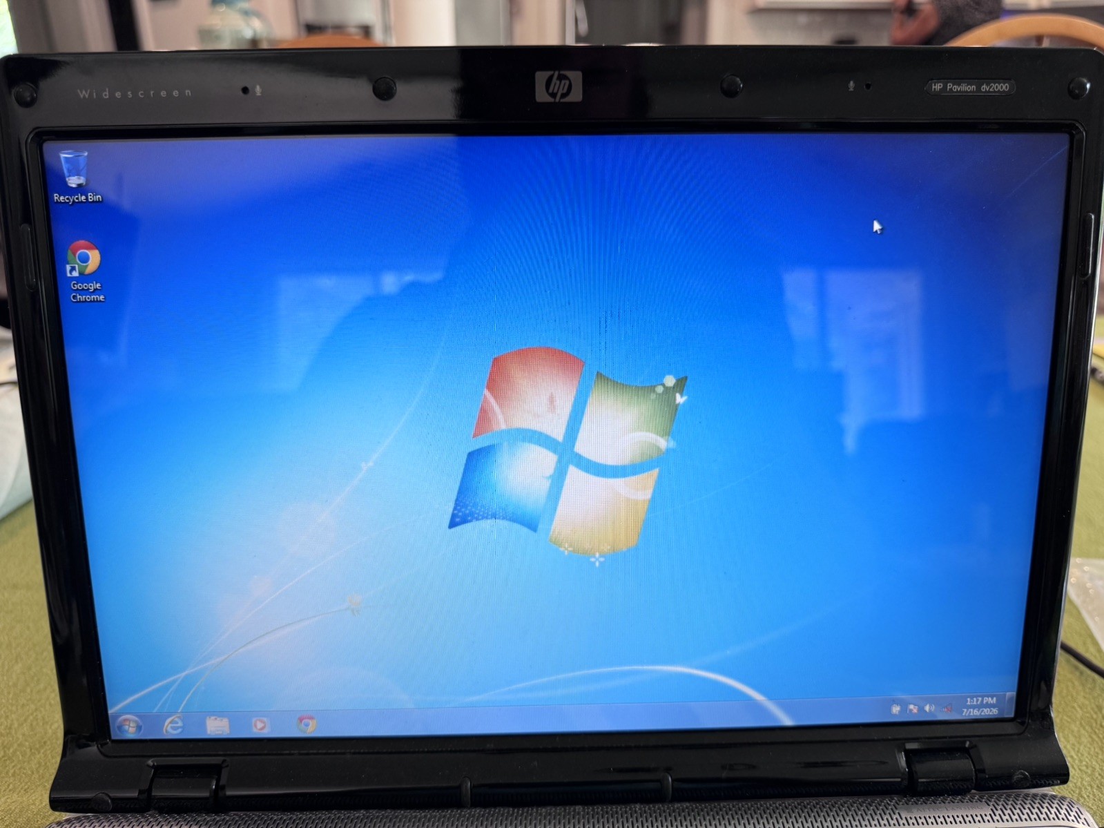 HP Pavilion dv2000 Genuine Intel core 2 Duo 2.00GHz 2GB RAM 140GB HDD Win7 DVDRW
