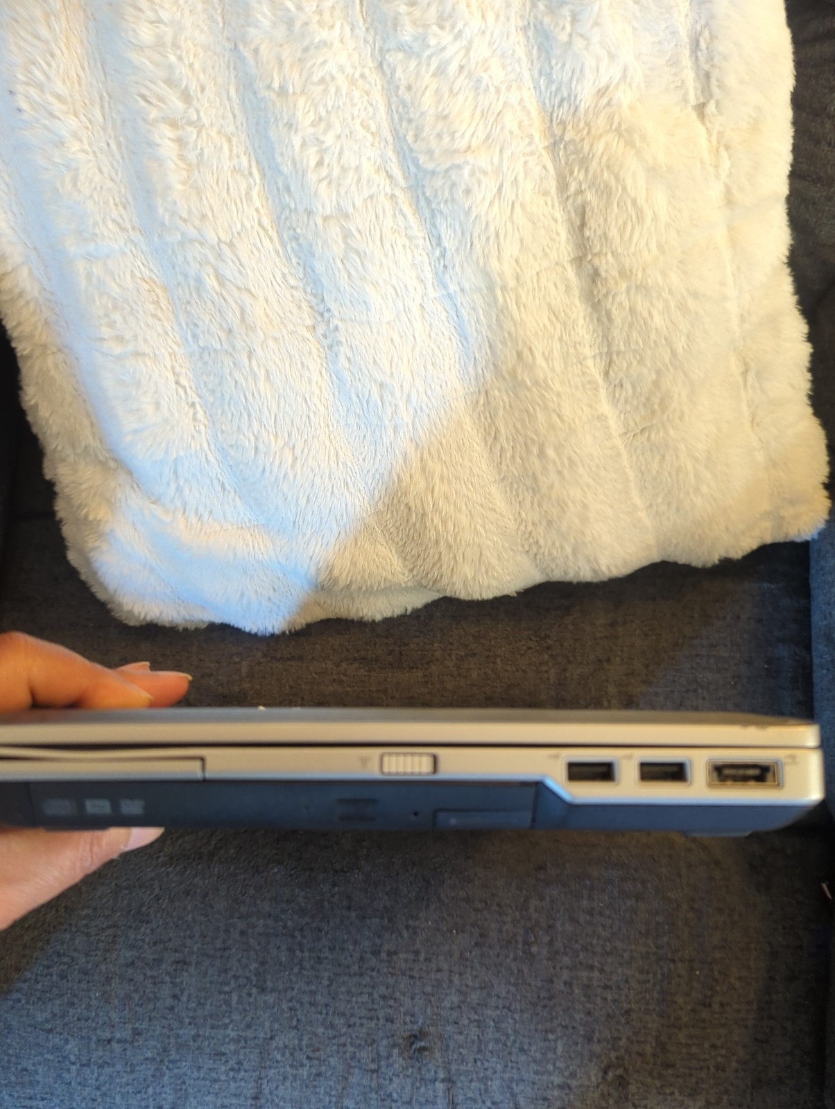 Dell Latitude E-6420 i-5-2nd Gen, 8GB Ram, DvD R/W, No HDD Pls Read Description.