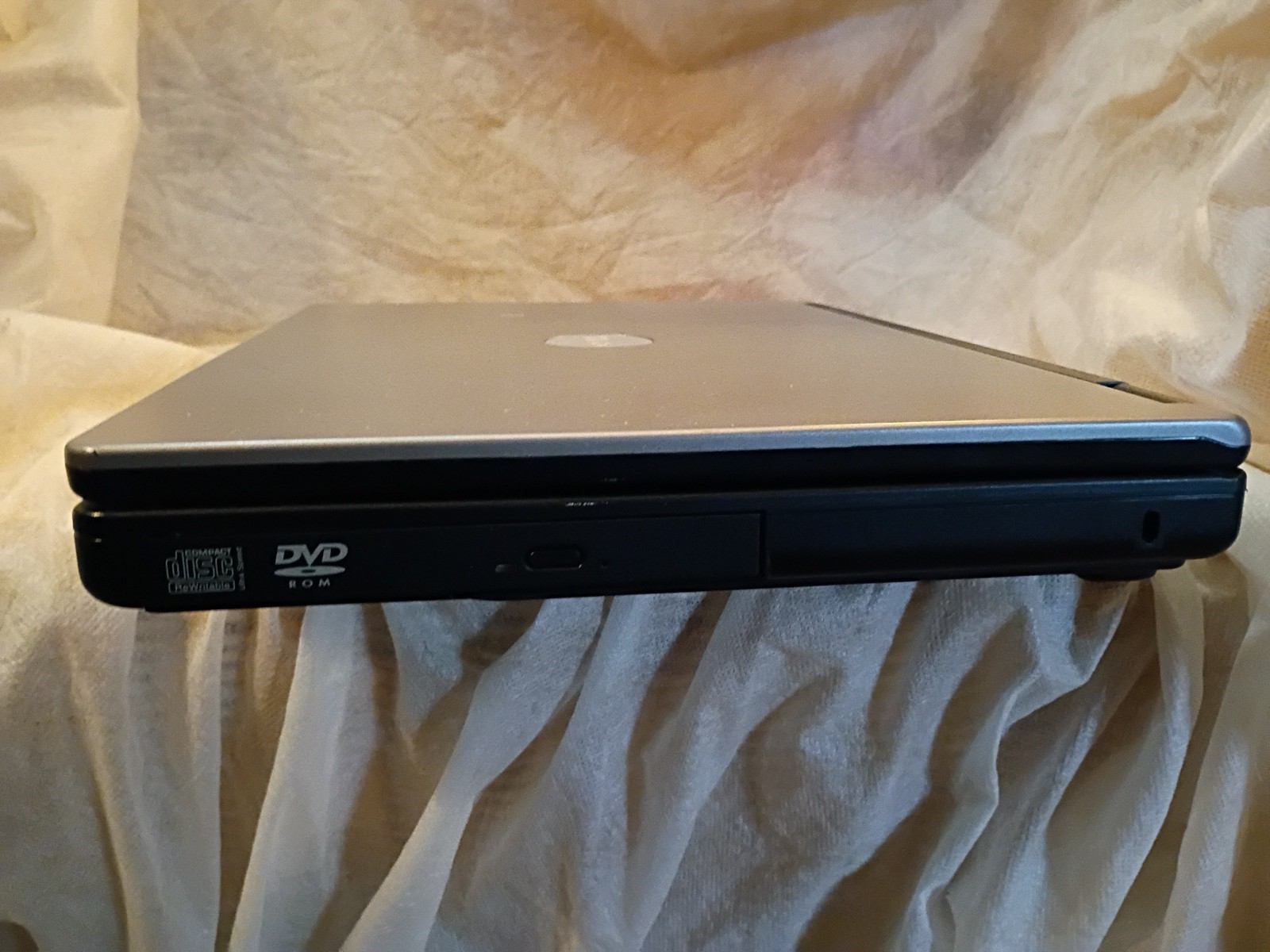 Dell Inspiron B120 Laptop Model PP21L Windows XP Home Untested No Power Cord
