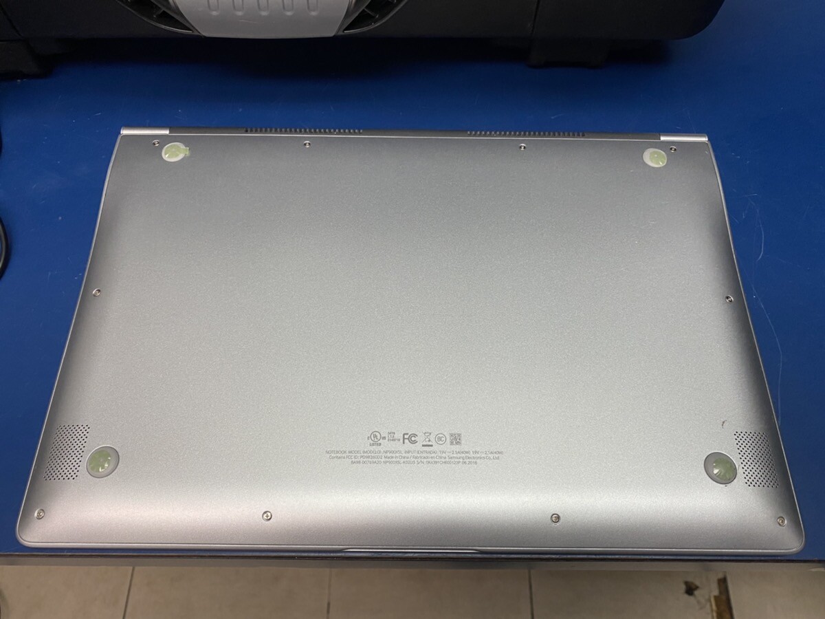 Samsung Notebook 9 15″ Intel i7 6500U 8GB RAM 256GB SSD (EZ8007051)