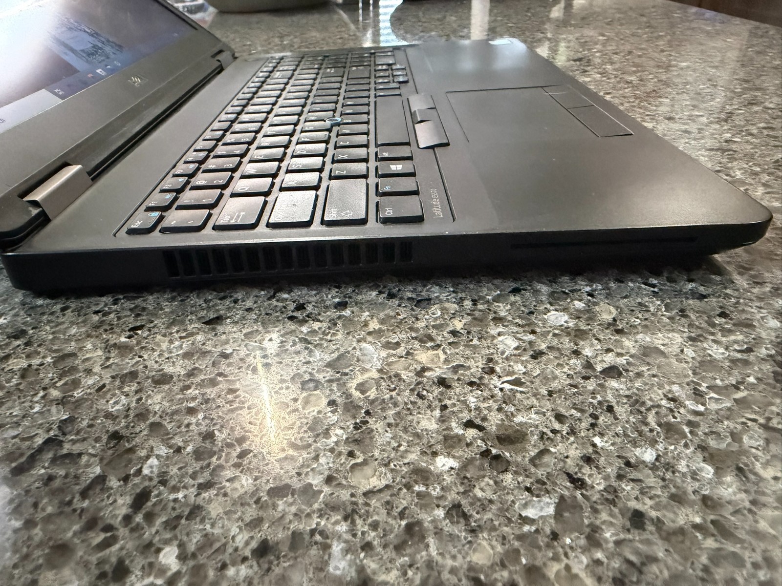 DELL LATITUDE E5570 15.6″FULL HD i5-6440HQ 8GB RAM 256GB NVMe SSD WINDOWS 11 PRO