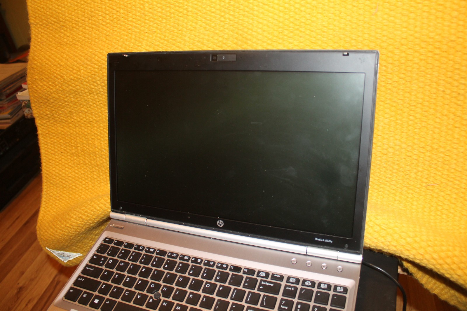 HP EliteBook 8570P – Core i7 – 3.00 GHz – 8192 MB – 320 GB HDD – Win 7P READ !