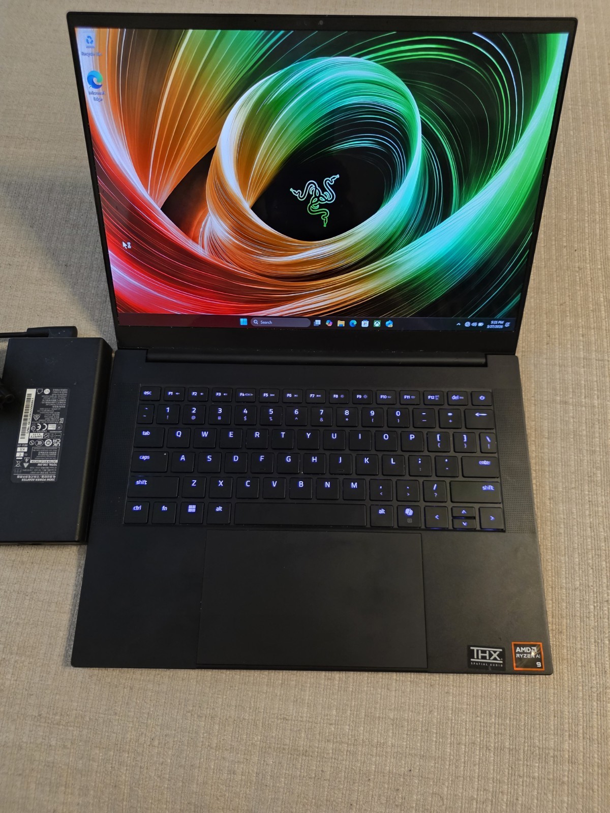 Razer Blade 14 2.8K OLED 120 Hz Ryzen AI 9 365 32GB RAM 1TB SSD NVIDIA RTX 5070!