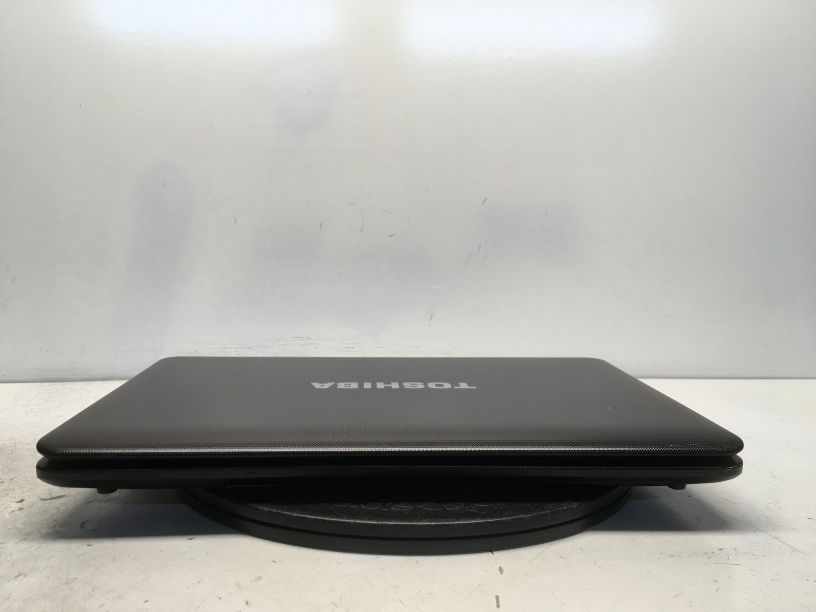 Toshiba Satellite C655D-S5063 AMD V120 2.2GHz 4 GB NO HDD No Batt
