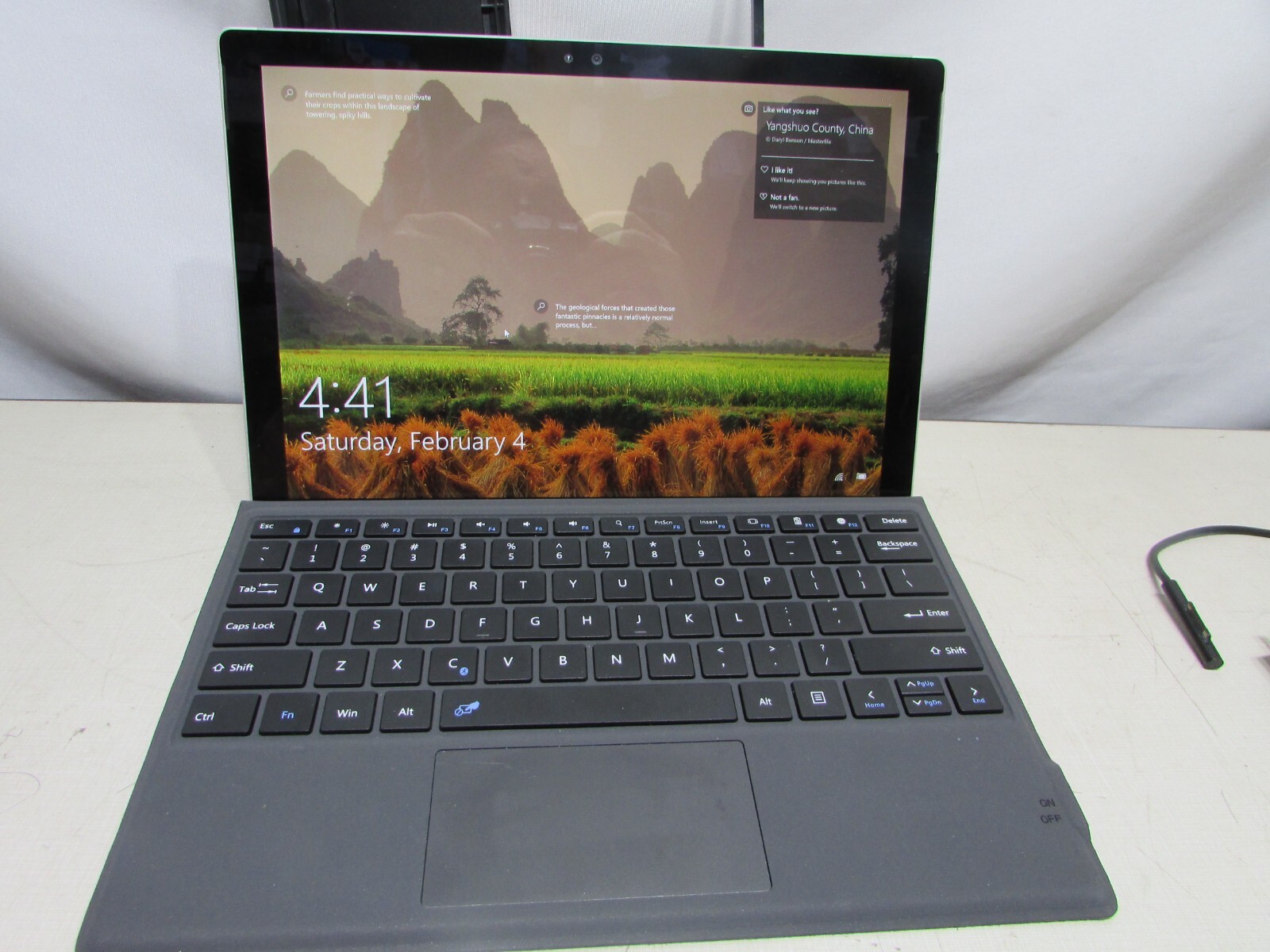 microsoft surface 1703 m3-6Y30 w/ bluetooth keyboard & case