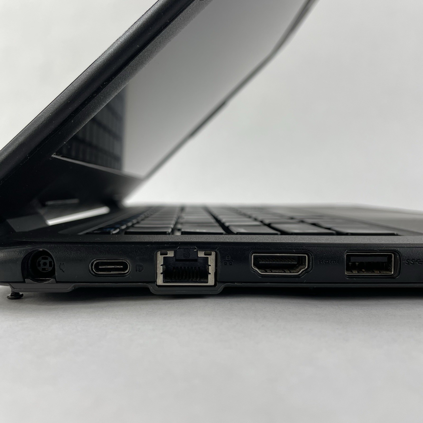Dell Latitude 3310 13.3″ i5-8265U 1.60 GHz 8 GB RAM No SSD/OS/AC/Batt – READ