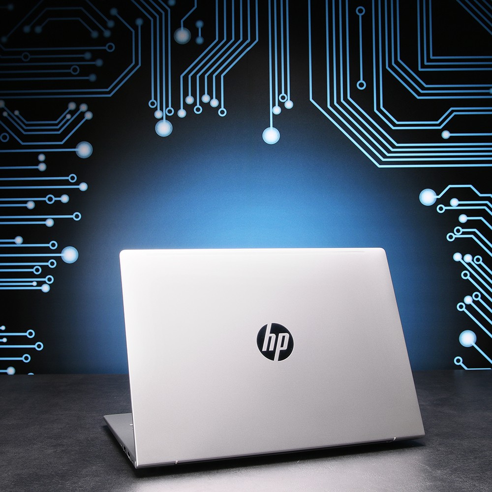 HP ProBook 445 G11 // AMD Ryzen 5 7535U, 16GB RAM, 512GB SSD, 680M
