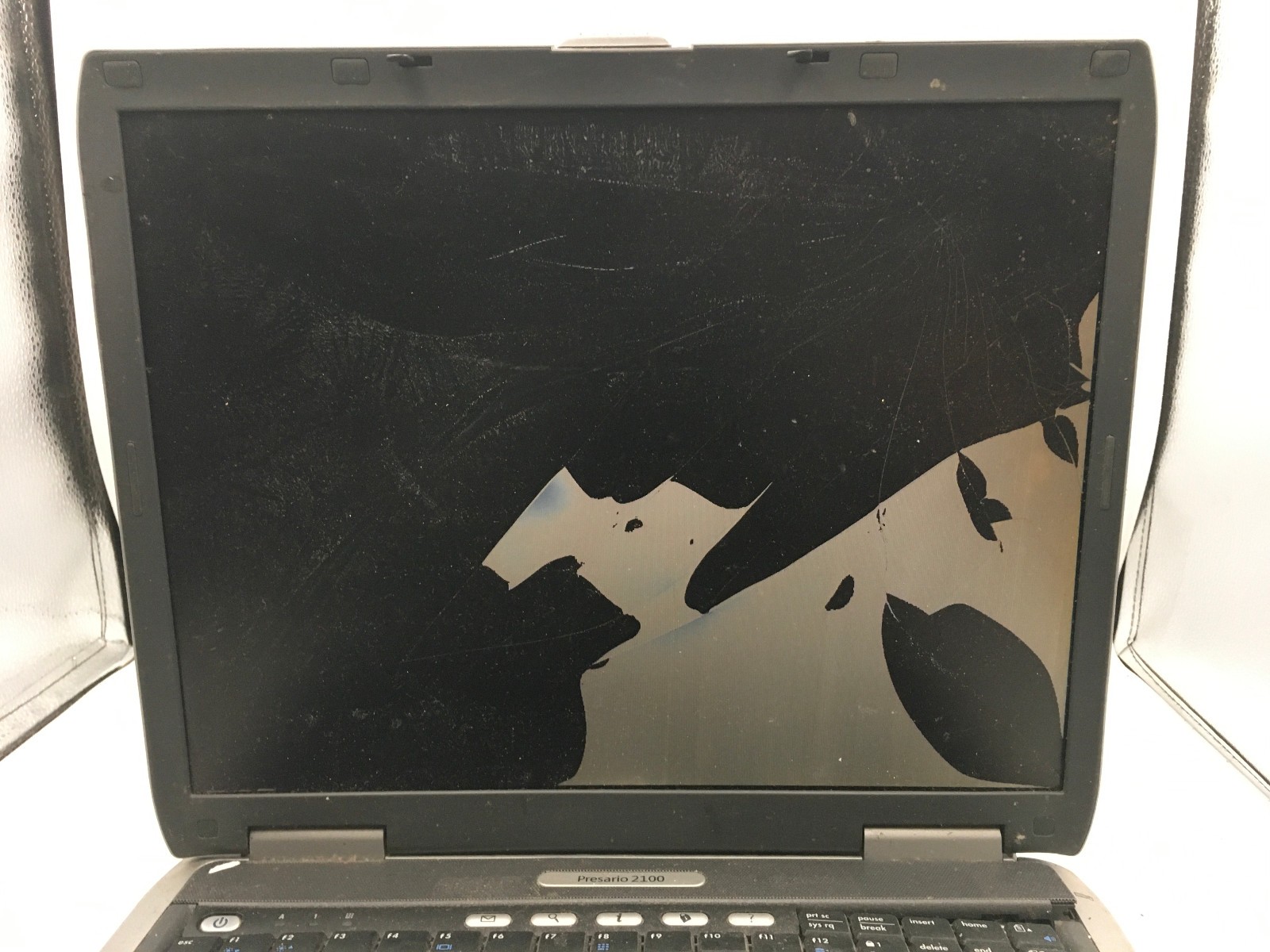 HP PRESARIO 2100 -FOR PARTS/DAMAGED CASE- INTEL PENTIUM 4 – 256MB RAM -READ- BB