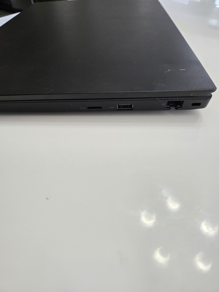 Lenovo E585 AMD Ryzen 3 2200U@2.60ghz 16GB/(2TB SSD),Charg,Batt,Wn11P,Offce2024P