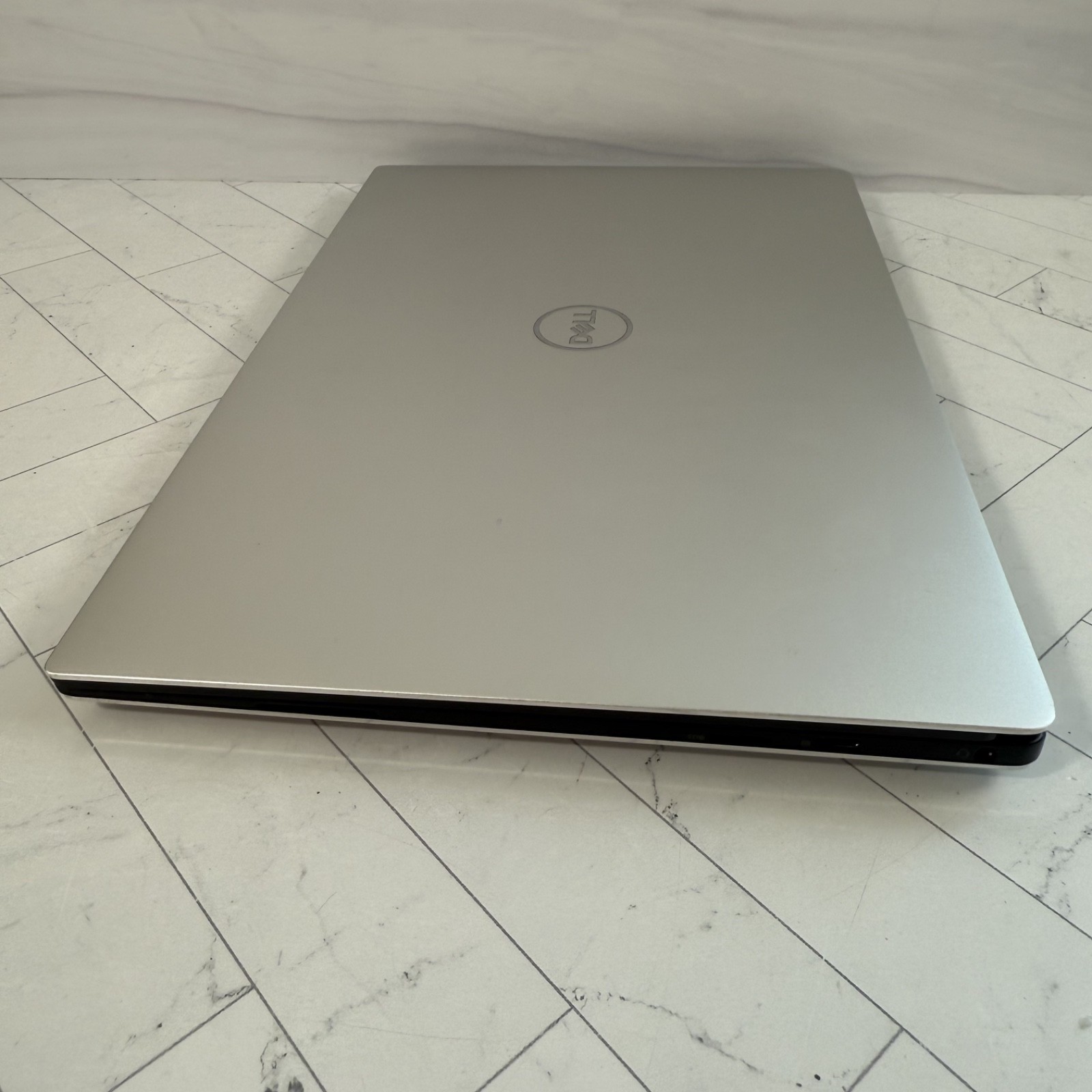 Dell XPS 13 9380 i7-8565U 1.8 GHz 16GB 512GB UHD Graphics 620 Win 10 Home #H402