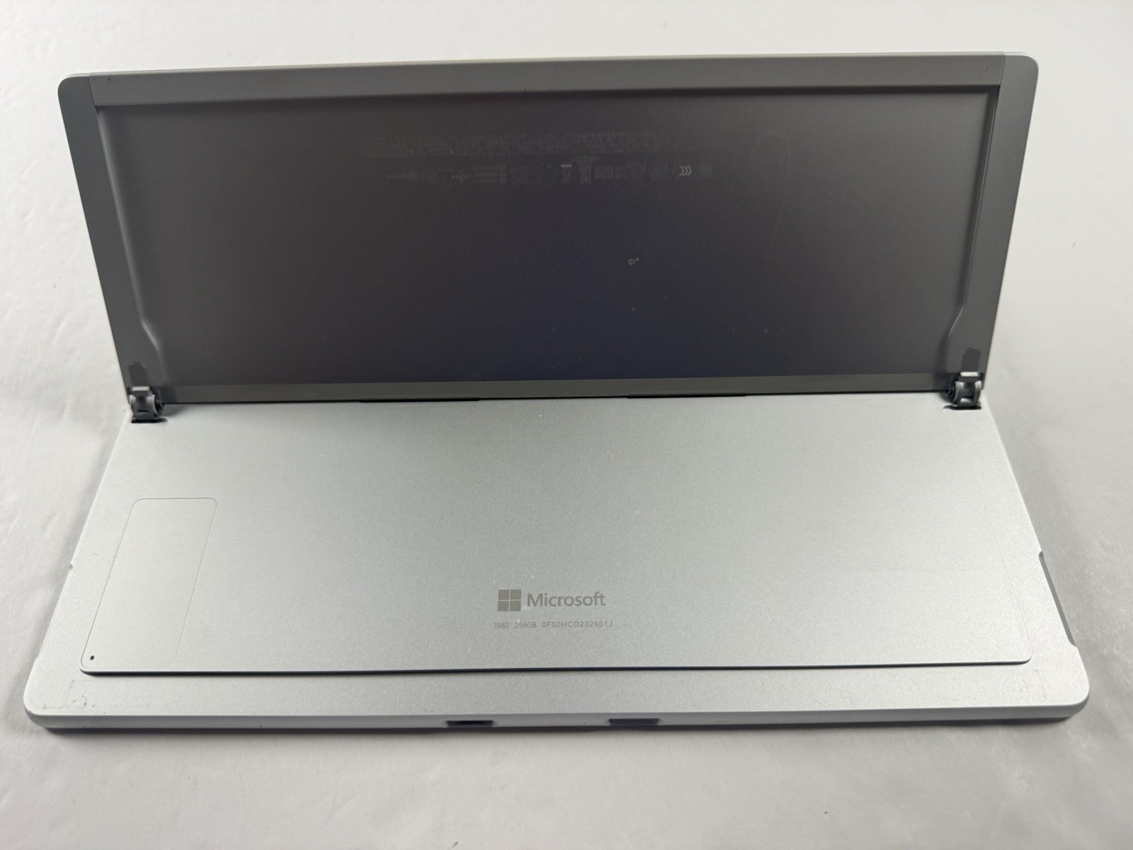 Microsoft Surface Pro 8 (1982) i5-1145G7 – 16GB RAM – 256GB 120Hz – Win 11 Pro