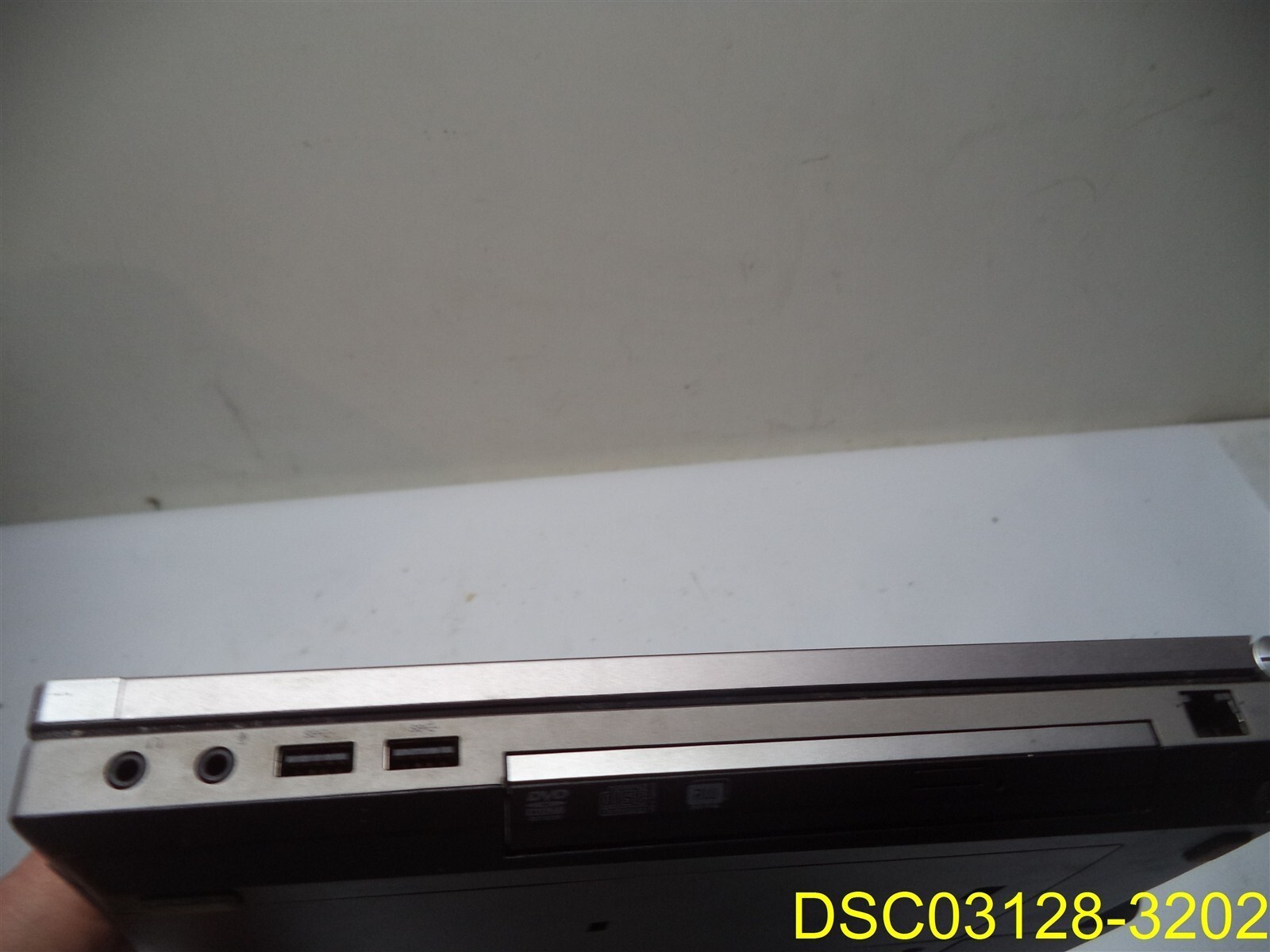 Has Dent on Cover: HP Elitebook 8570p Core i5 vPro RAM Windows 7 (NO CORDS)