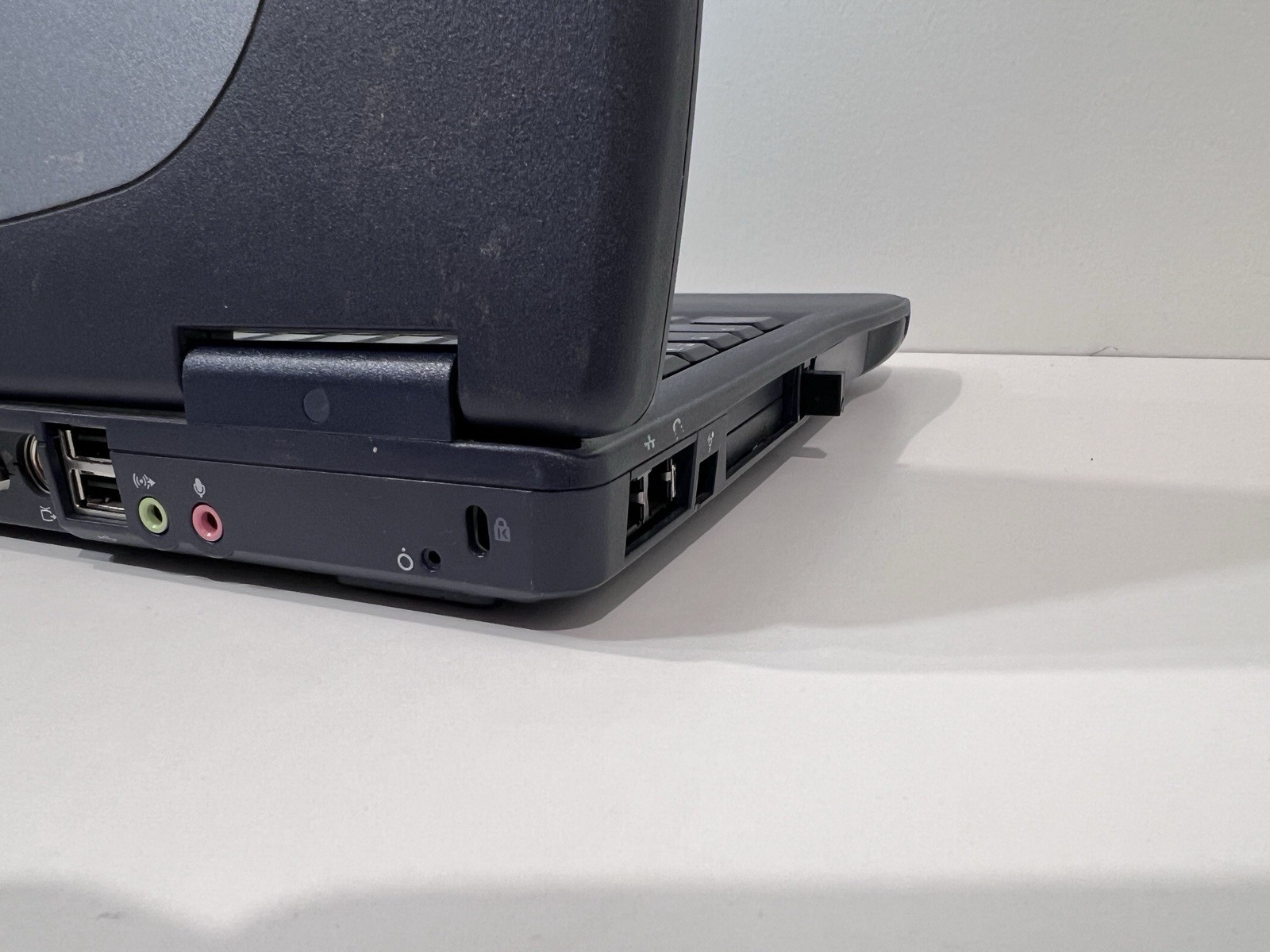 HP Pavilion Pavilion zt1000, WinXP, Pentium 3, S3 AGP, 30GB HDD- No Speakers