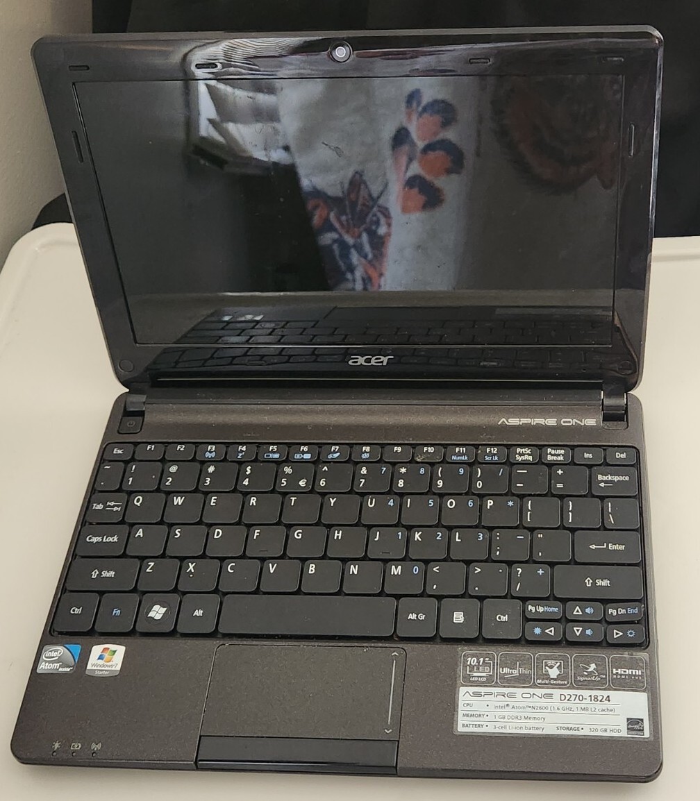Acer Aspire One Series ZG5 Laptop Only Untested For Parts Or Repair!