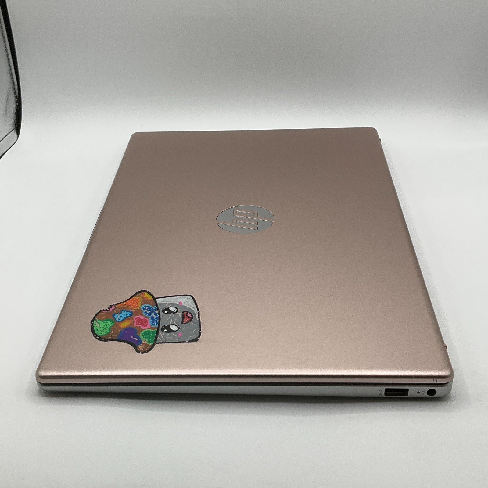 HP 15-fc0039wm 15.6″ Rose Gold Laptop AMD Ryzen 5 7520U @ 2.80 GHz 8GB 256GB