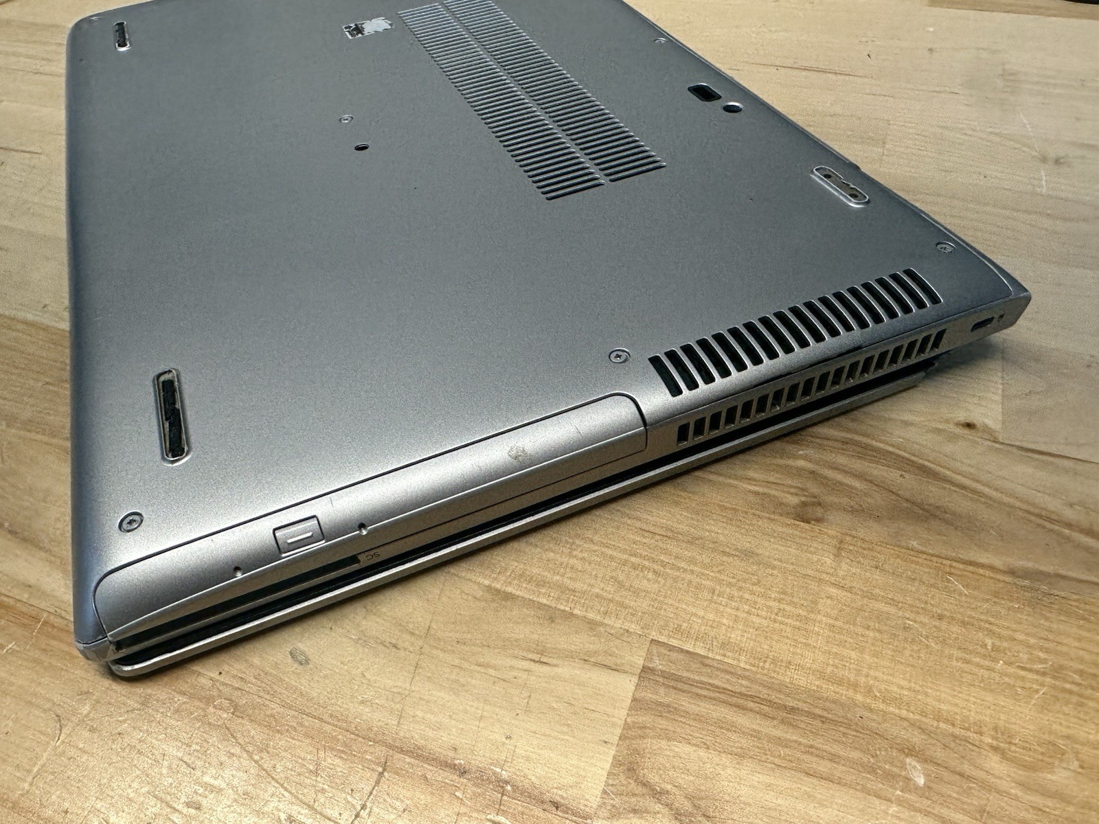 HP ProBook 650 G5 i7-8665U 16GB RAM NO SSD – BROKEN HINGE/FRAME *FOR REPAIR*