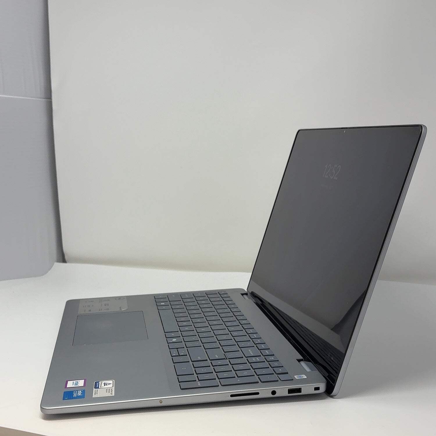 Dell Inspiron 5640 16″ Core 7 150U 1.8GHz 16GB RAM 1TB SSD – Read Description