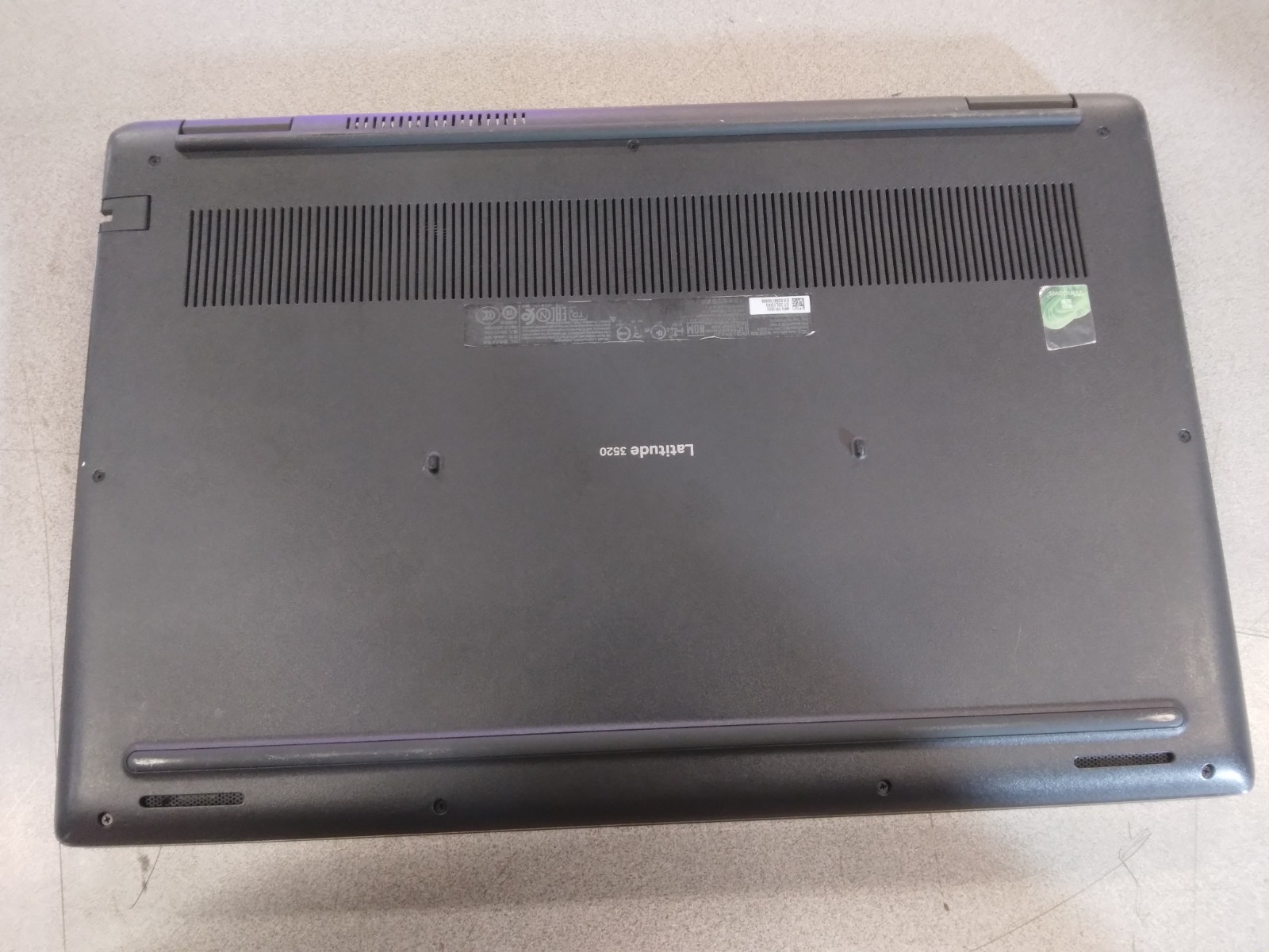 Dell*Latitude*3520*Intel*i5-1135G7*256GB*NVMe*4GB*DDR4*Geforce*MX350*No*OS