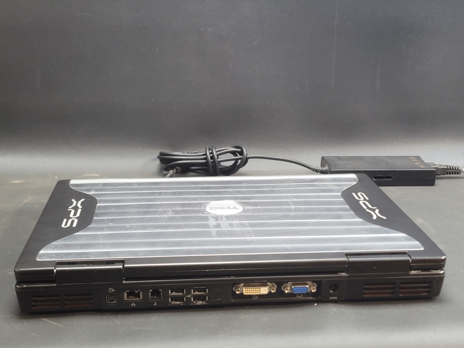 Dell Linux Ubuntu PP14L with Power Adapter PA-13 NEEDS NEW SCREEN