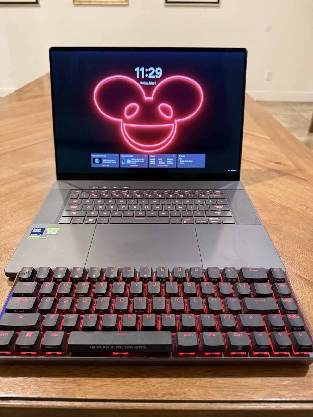 ASUS ROG Zephyrus G16 RTX 4090 BUNDLE Includes ASUS ROG mechanical keyboard