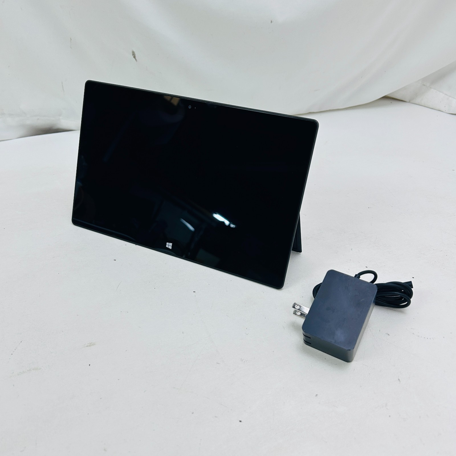 “Bad Battery, For Parts” Microsoft Surface RT – Model 1516 32GB Wi-Fi 10.6″