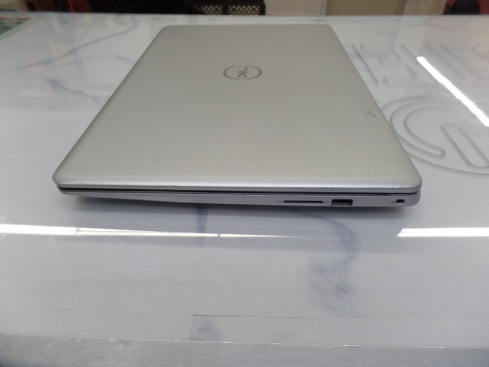 Dell Inspiron 15 5584 15.6″ i5-8265U @1.60GHz 16GB 256GB SSD Win11 1080 FHD
