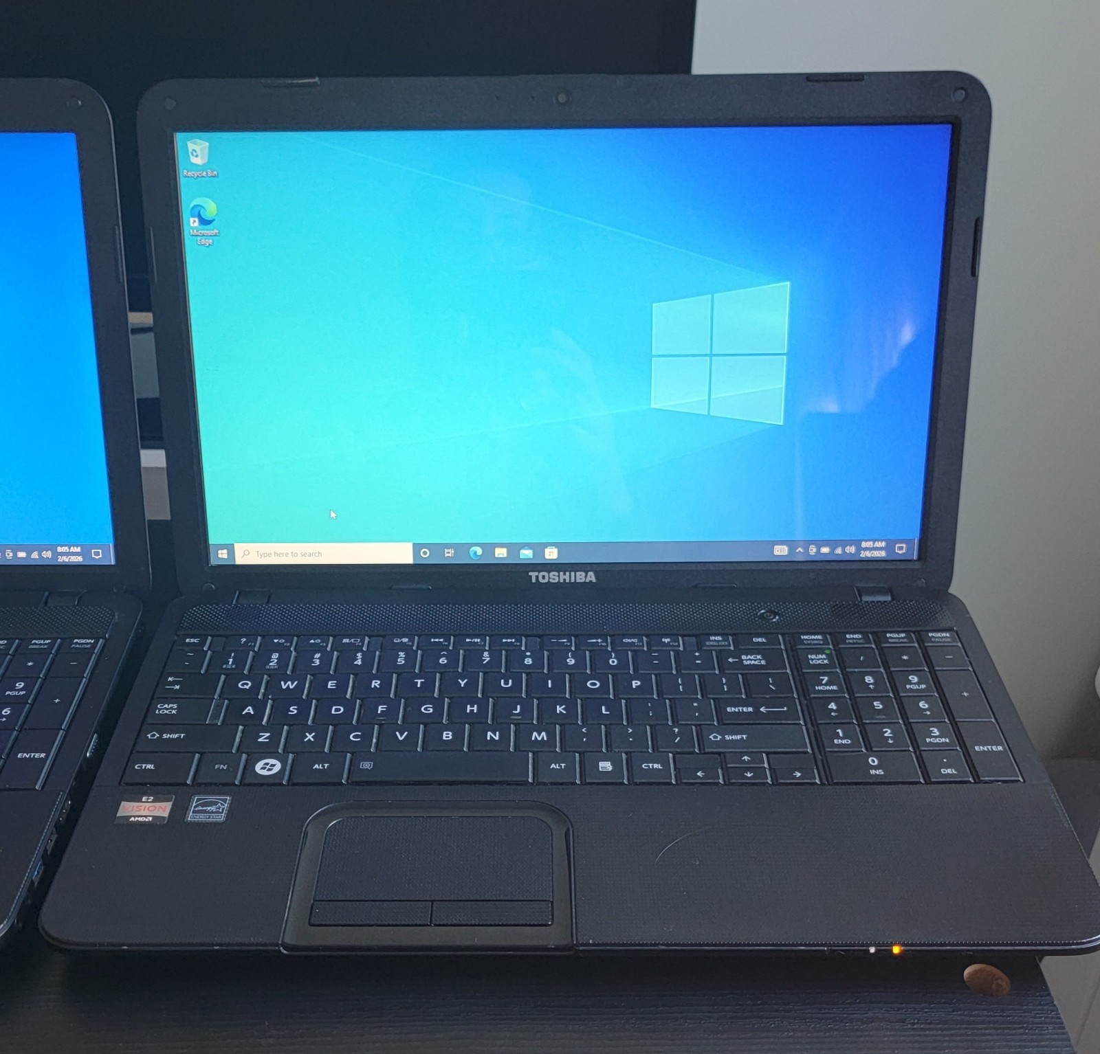 2x Toshiba Satellite C855D Laptop AMD E2-1800 1.7 GHz 8GB RAM 500/300 GB Win 10