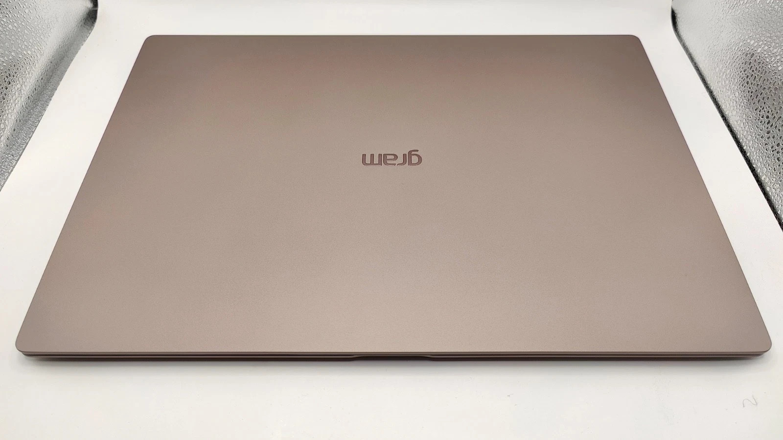 LG gram Max 17″ Touch Laptop Intel Core Ultra 7 355 32GB RAM 1TB Matte Bronze