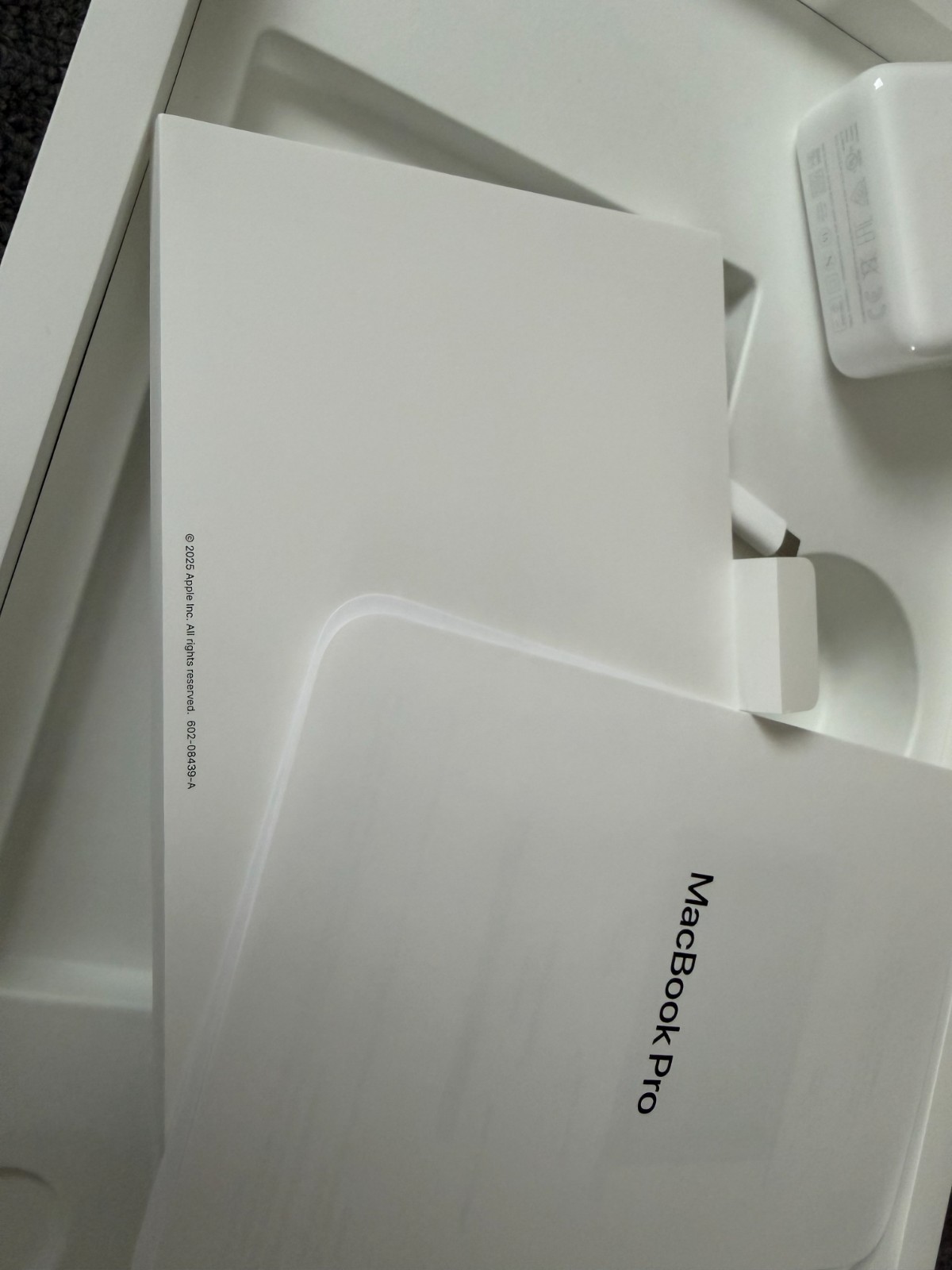 Apple MacBook Pro 14 inch M5 Pro Chip 2025 SSD 512GB Storage 16GB RAM + Warranty
