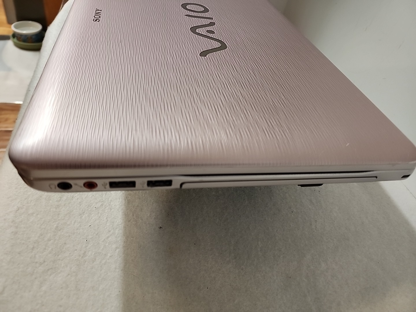 Sony VAIO PCG-7184L 15.6″ Laptop Pink With Black Base. For Parts Only No HD/RAM