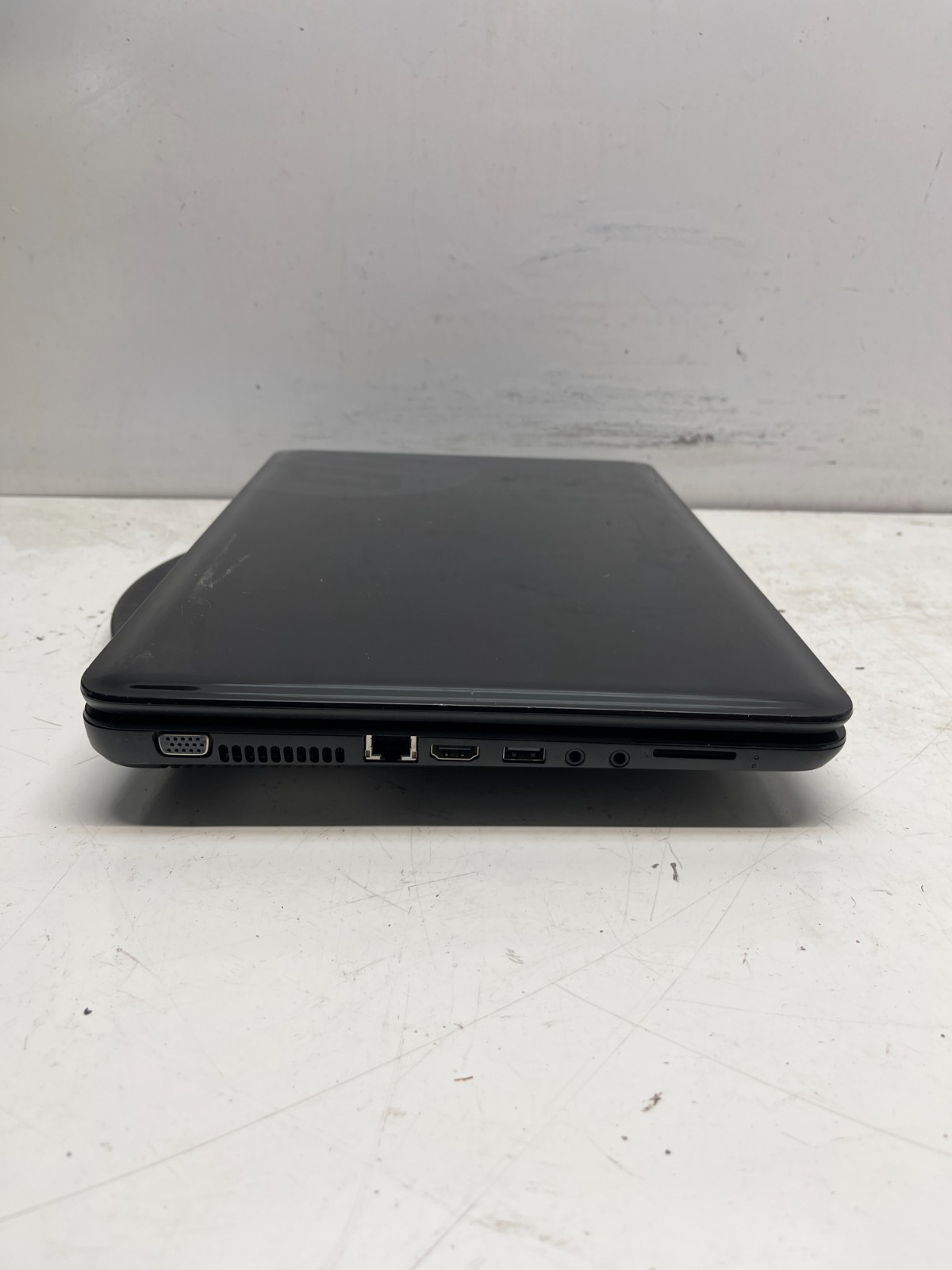 HP 2000-2b80DX AMD E-300 APU 1300Mhz 4GB NO HDD